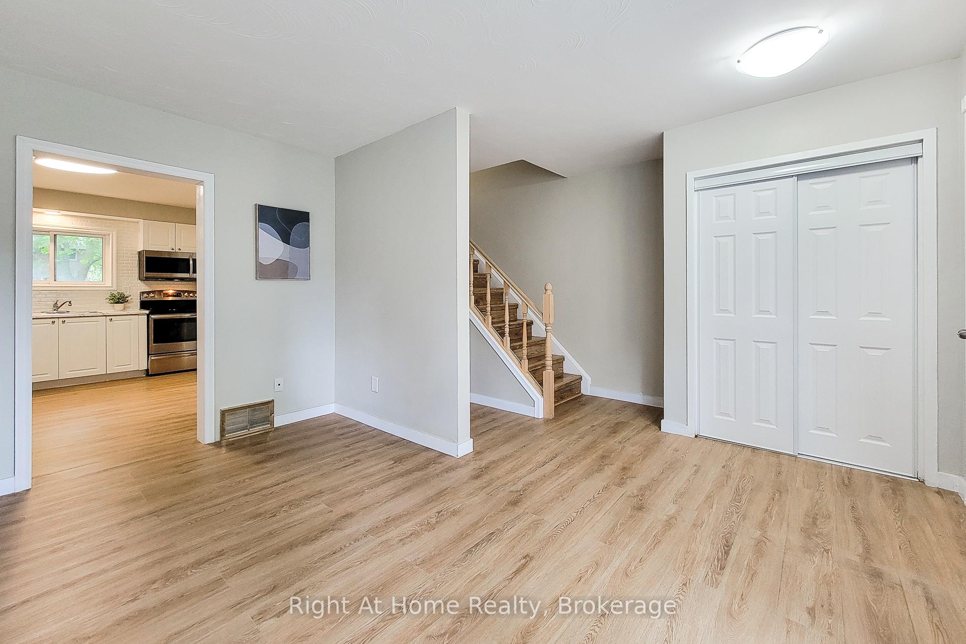 Photo 10 of 8 Glenburn Court, Hamilton, Riverdale — HOMEH