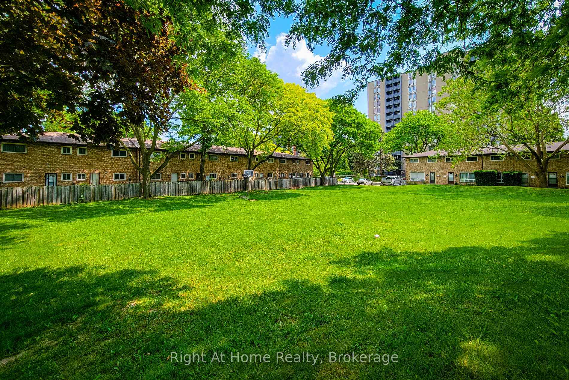 Photo 30 of 8 Glenburn Court, Hamilton, Riverdale — HOMEH