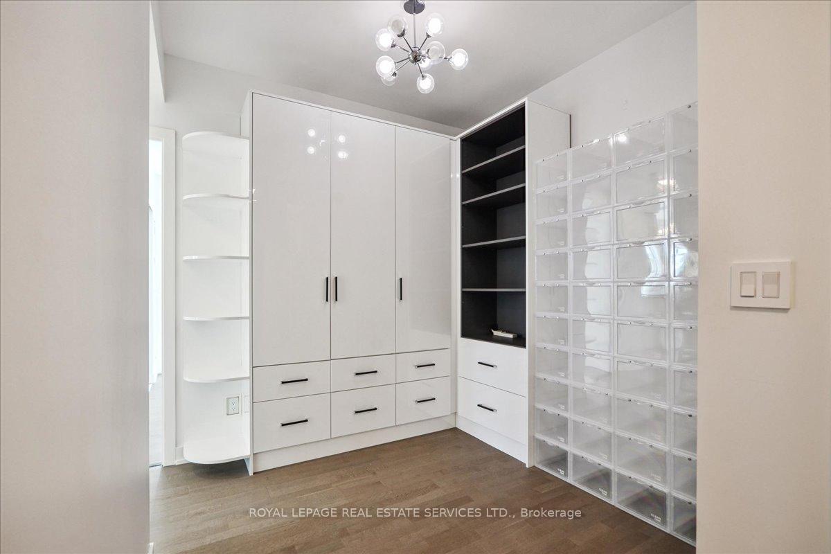 Photo 2 of Unit 905, 501 St Clair Avenue W, Toronto, Casa Loma — HOMEH