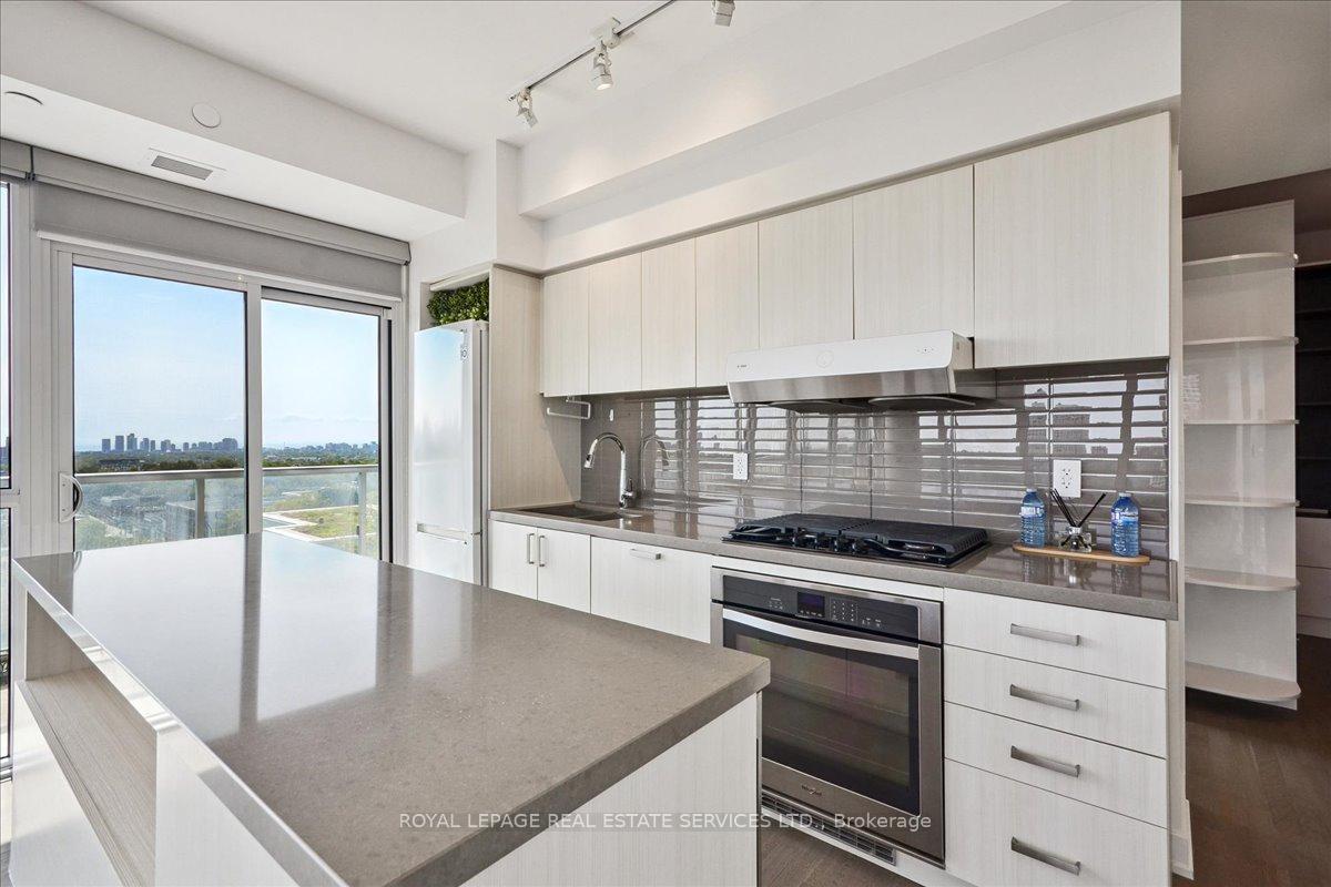 Photo 6 of Unit 905, 501 St Clair Avenue W, Toronto, Casa Loma — HOMEH