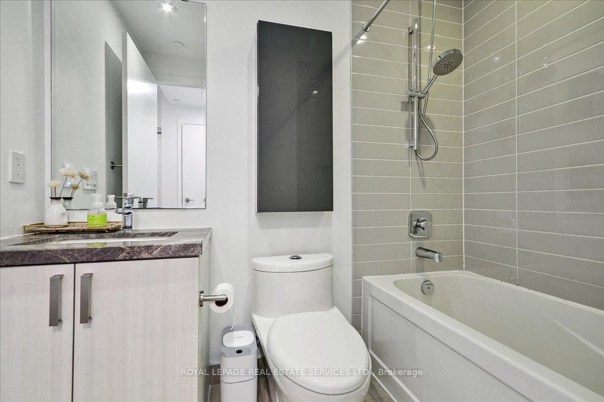 Photo 13 of Unit 905, 501 St Clair Avenue W, Toronto, Casa Loma — HOMEH