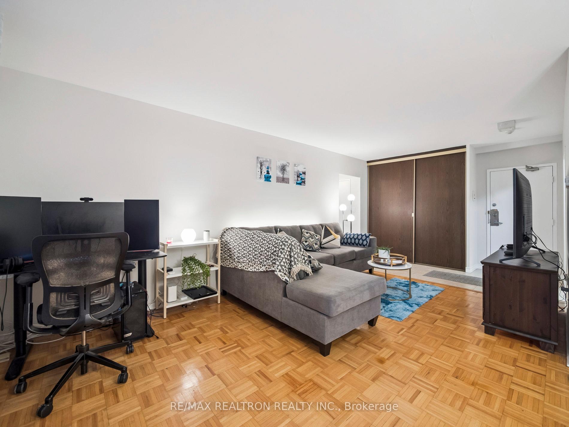 Photo 6 of Unit 502, 5 Massey Square, Toronto, Crescent Town — HOMEH