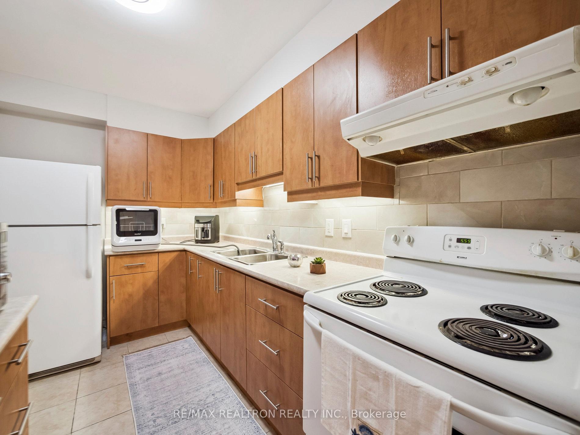 Photo 12 of Unit 502, 5 Massey Square, Toronto, Crescent Town — HOMEH