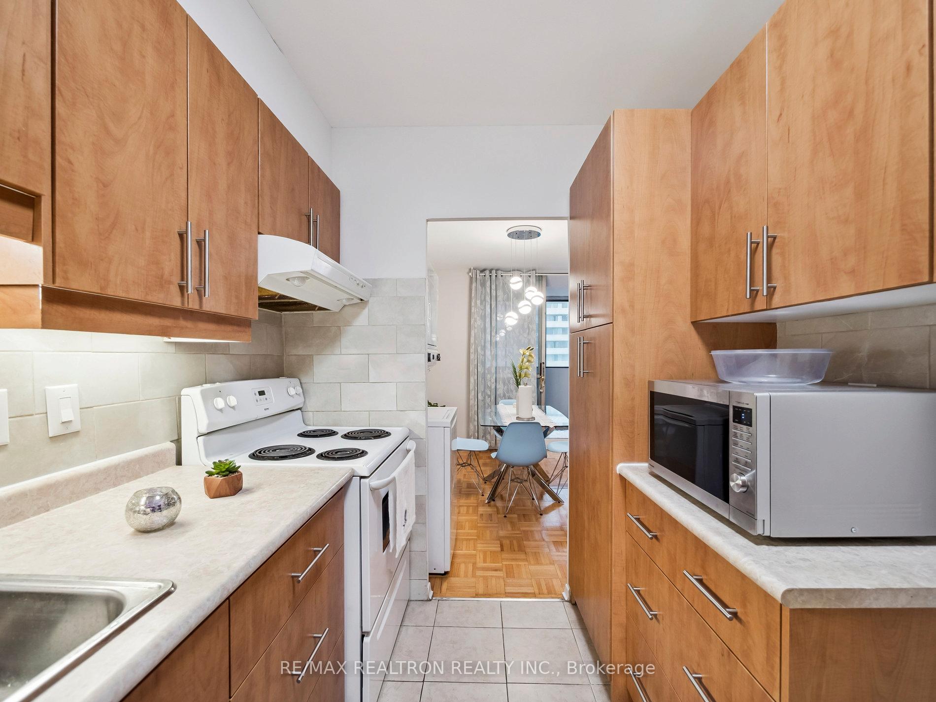 Photo 13 of Unit 502, 5 Massey Square, Toronto, Crescent Town — HOMEH