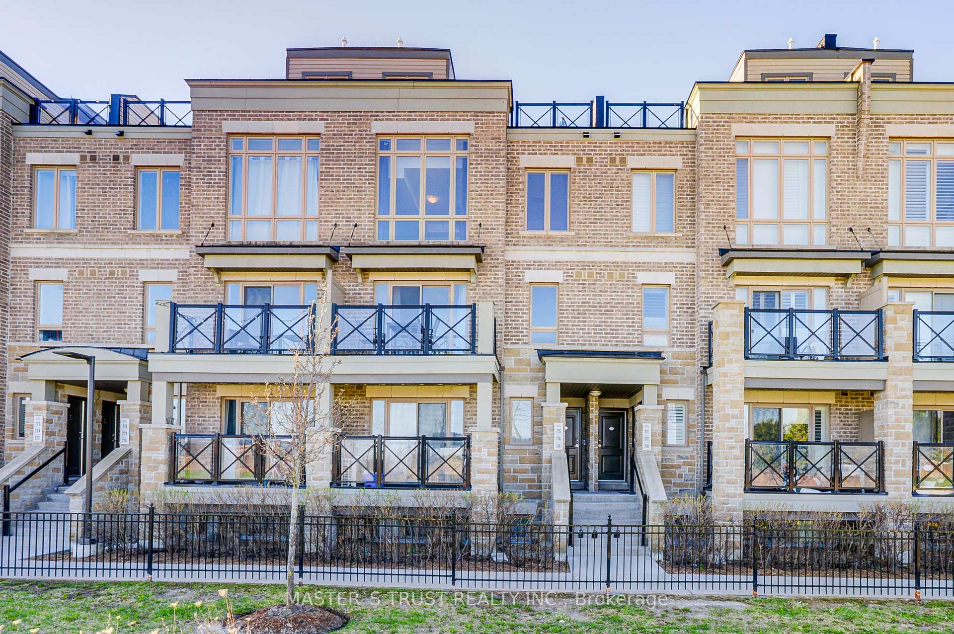 Photo 1 of Unit 215, 10 Dunsheath Way, Markham, Cornell — HOMEH