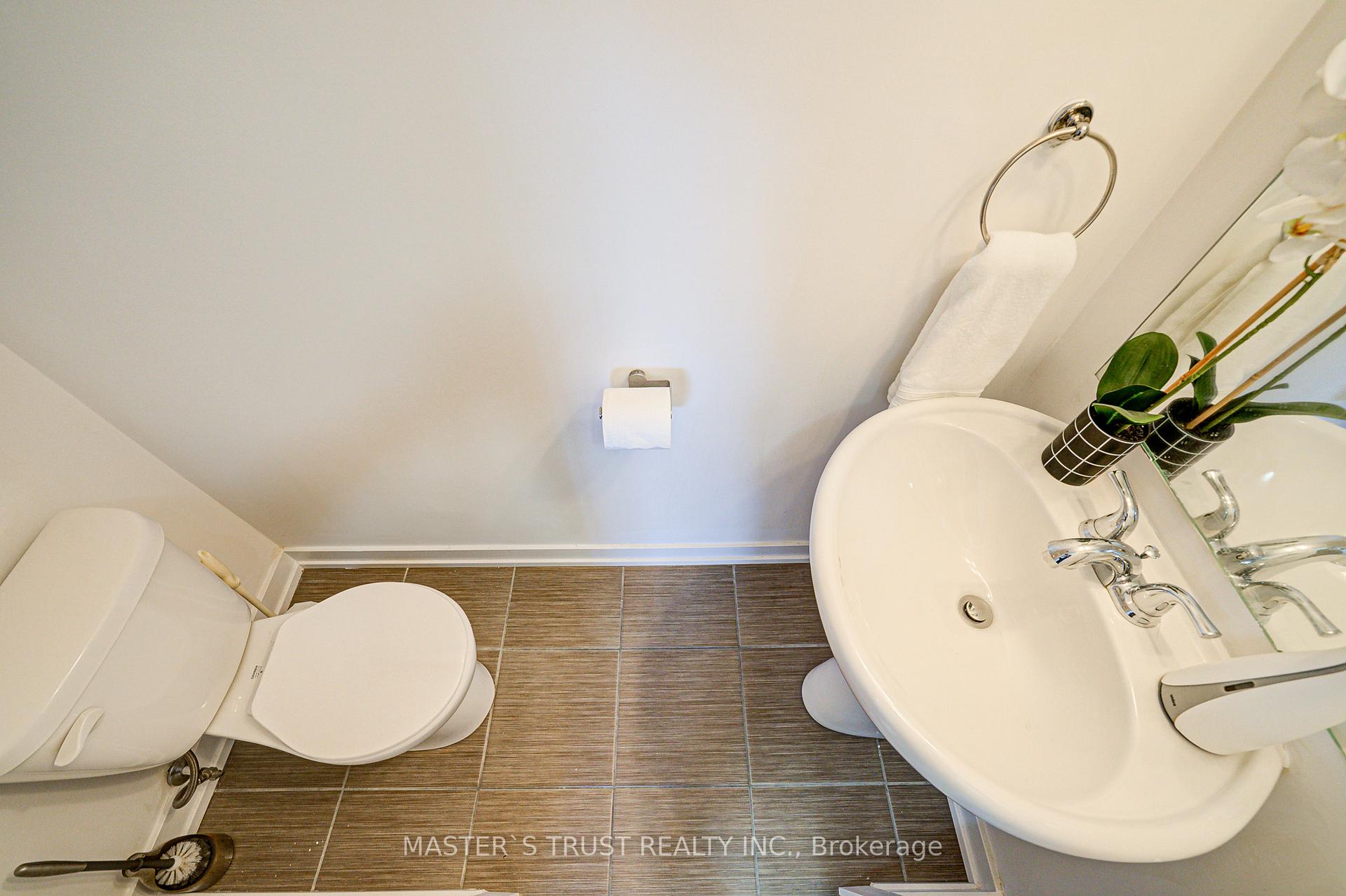 Photo 10 of Unit 215, 10 Dunsheath Way, Markham, Cornell — HOMEH