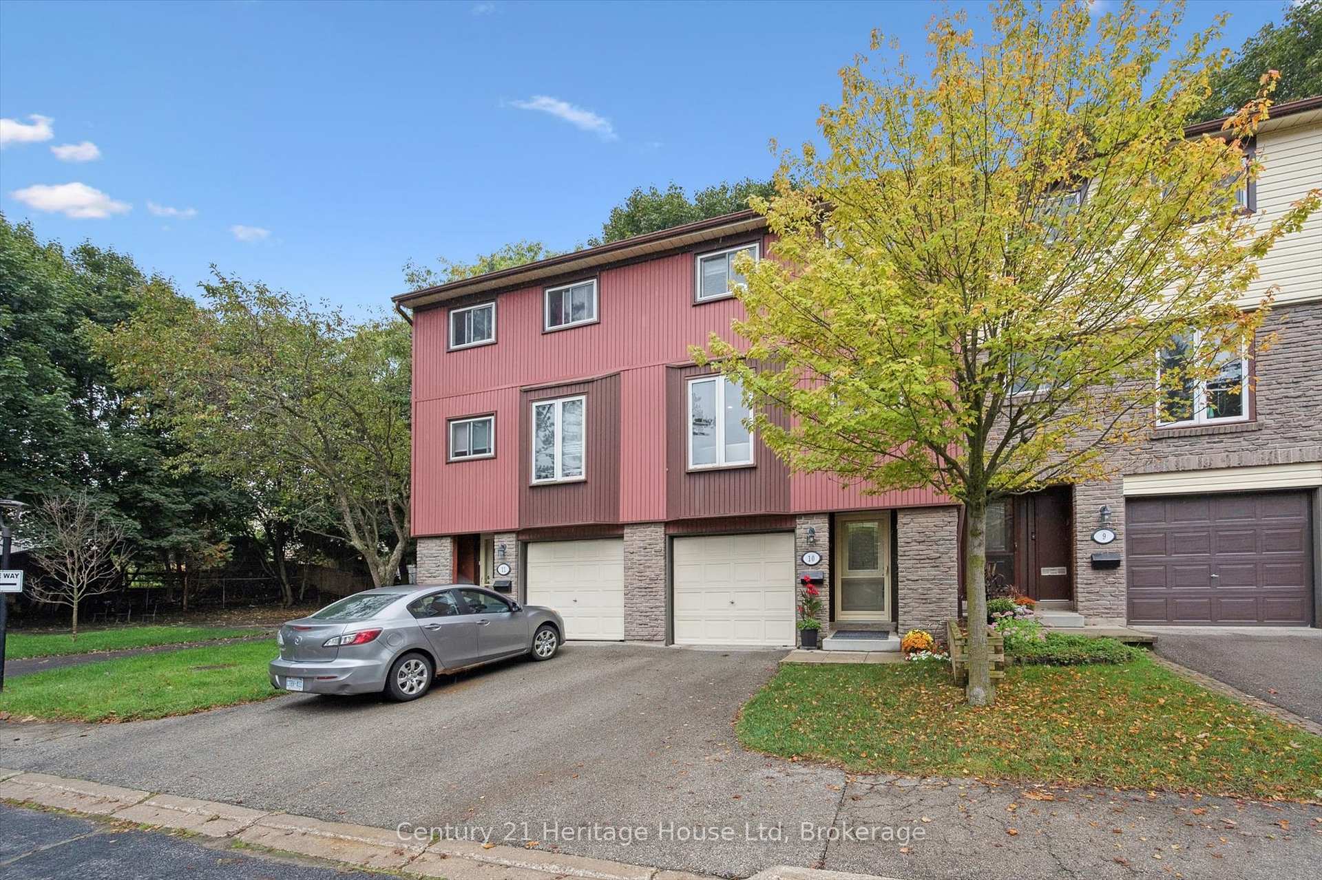 Photo 3 of Unit 10, 2 Worton Avenue, Guelph, Willow West/Sugarbush/West Acres — HOMEH