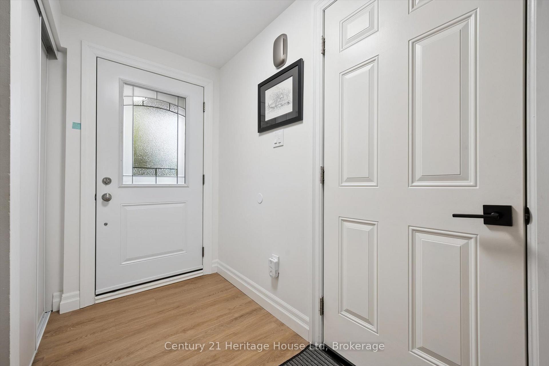 Photo 5 of Unit 10, 2 Worton Avenue, Guelph, Willow West/Sugarbush/West Acres — HOMEH