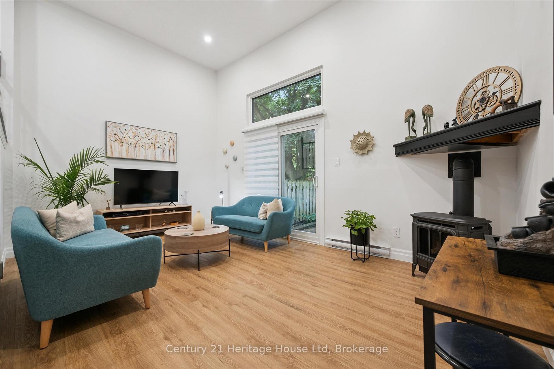Photo 7 of Unit 10, 2 Worton Avenue, Guelph, Willow West/Sugarbush/West Acres — HOMEH