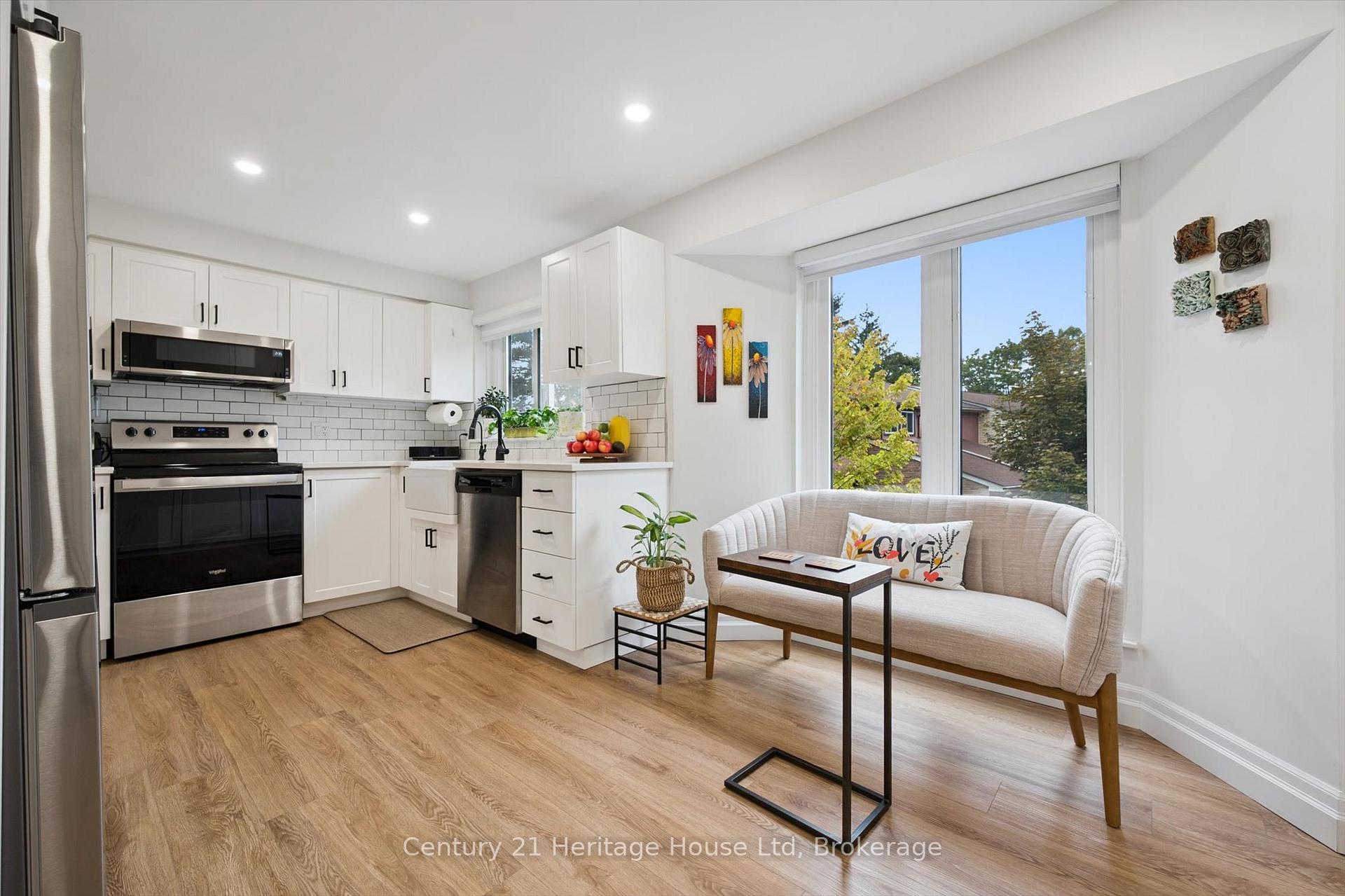Photo 15 of Unit 10, 2 Worton Avenue, Guelph, Willow West/Sugarbush/West Acres — HOMEH