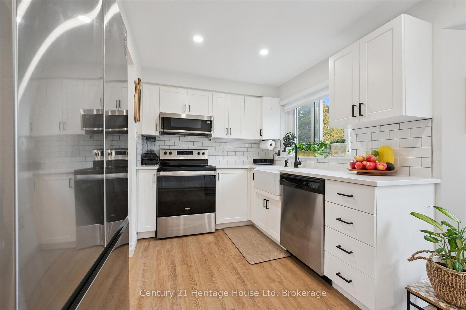 Photo 16 of Unit 10, 2 Worton Avenue, Guelph, Willow West/Sugarbush/West Acres — HOMEH