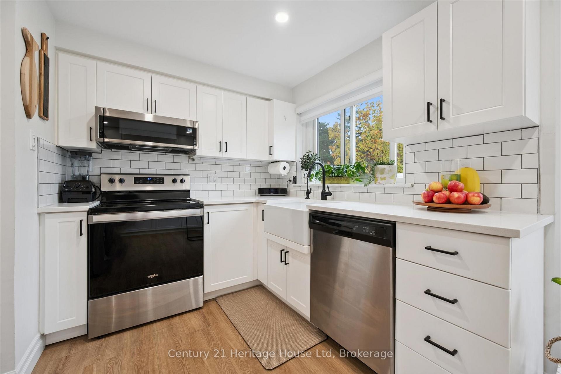 Photo 17 of Unit 10, 2 Worton Avenue, Guelph, Willow West/Sugarbush/West Acres — HOMEH