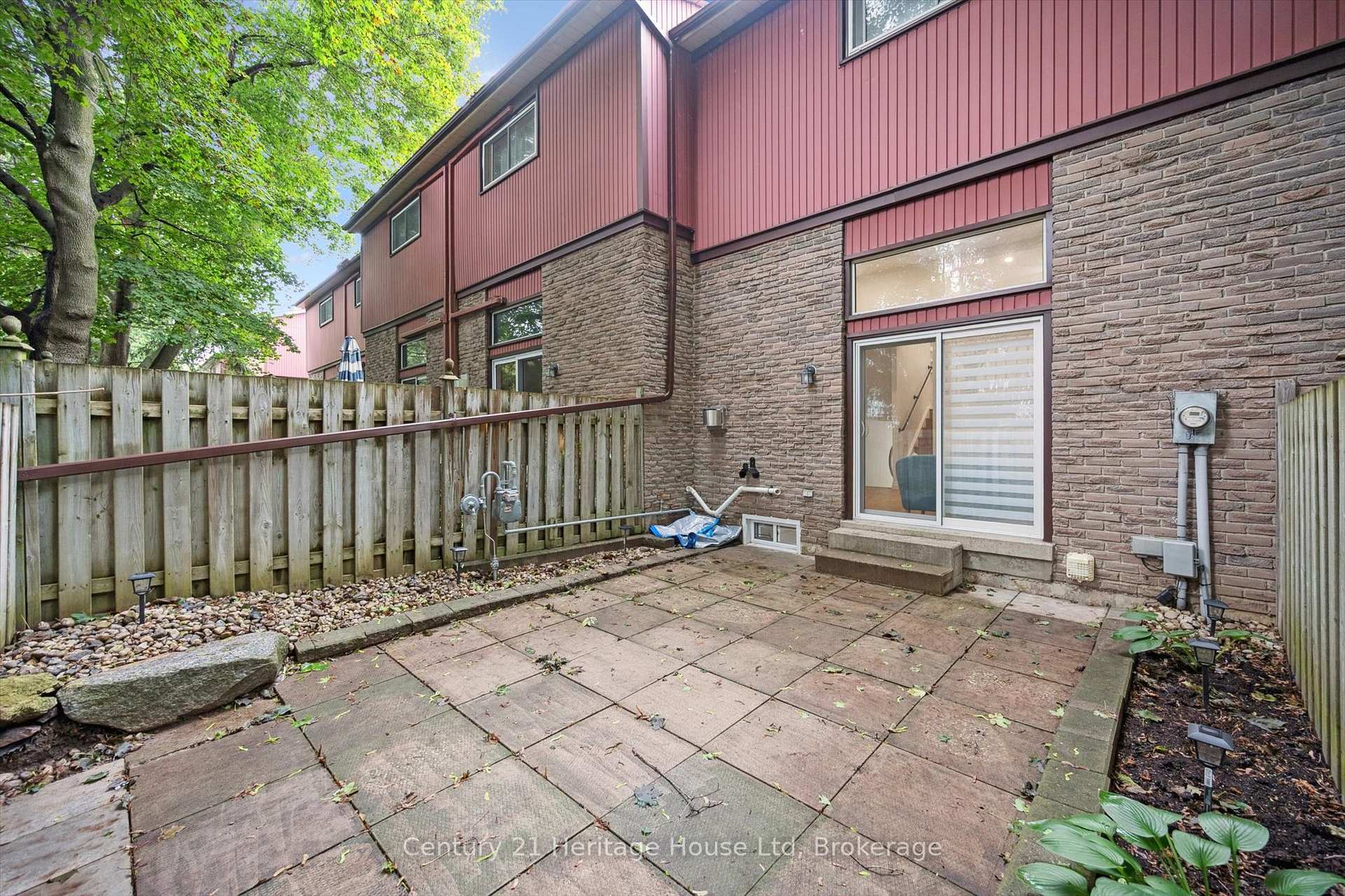 Photo 33 of Unit 10, 2 Worton Avenue, Guelph, Willow West/Sugarbush/West Acres — HOMEH