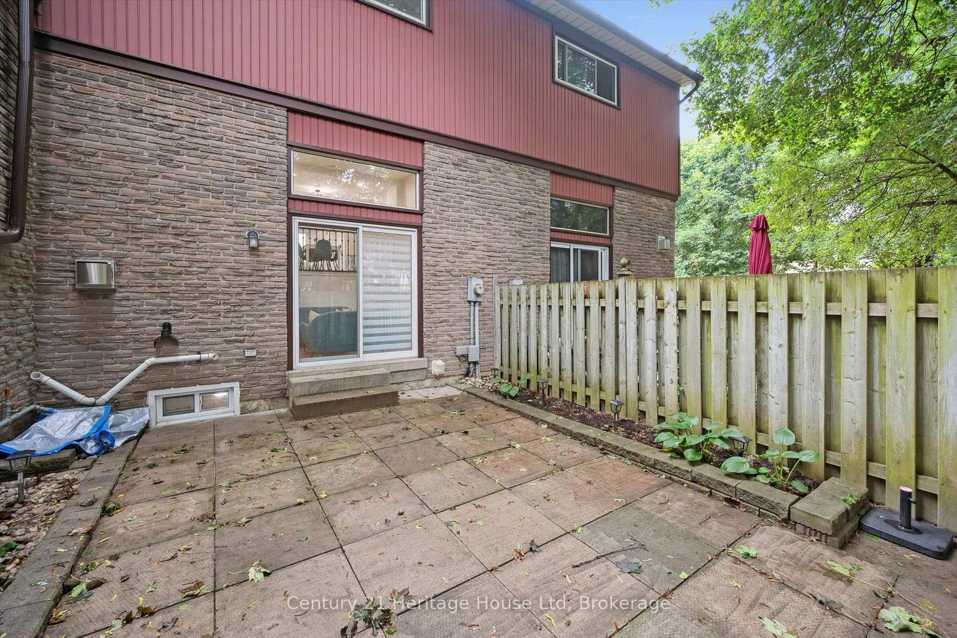 Photo 34 of Unit 10, 2 Worton Avenue, Guelph, Willow West/Sugarbush/West Acres — HOMEH