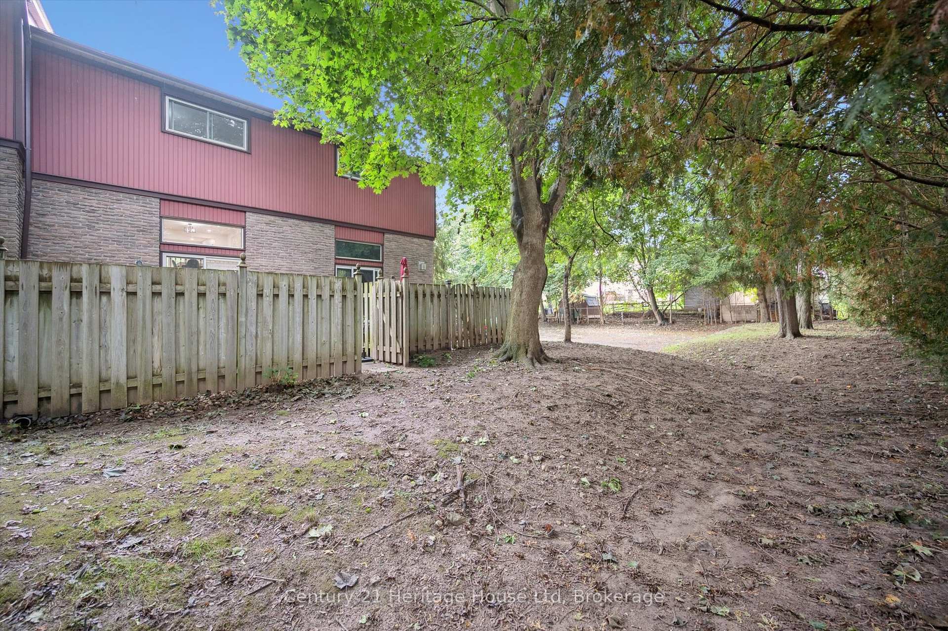 Photo 38 of Unit 10, 2 Worton Avenue, Guelph, Willow West/Sugarbush/West Acres — HOMEH