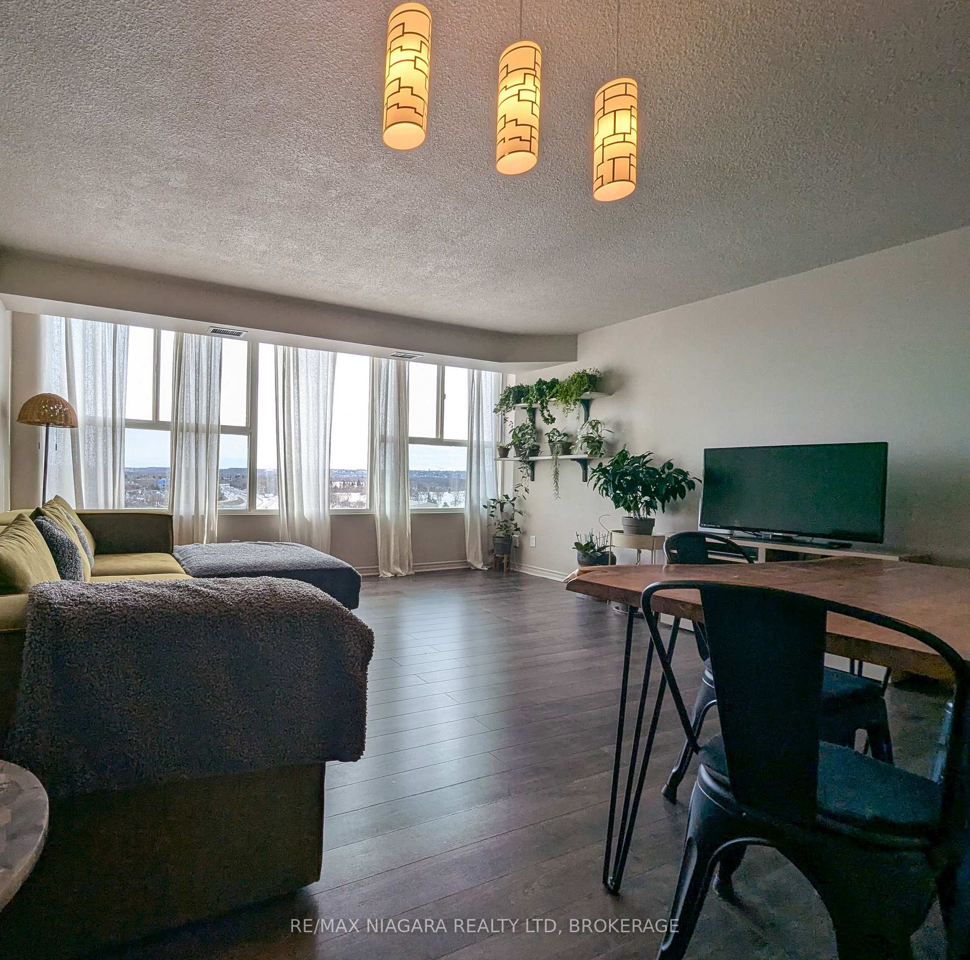 Front of Unit 807, 7 Gale Crescent