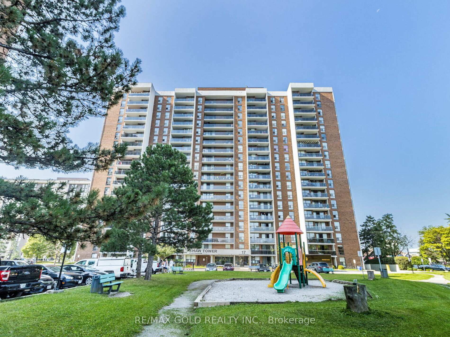 Front of Unit 1010, 17 Knightsbridge Road