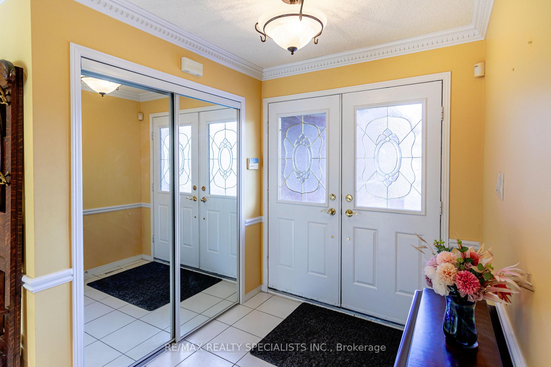 Photo 3 of 39 Mountainberry Road, Brampton, Sandringham-Wellington — HOMEH