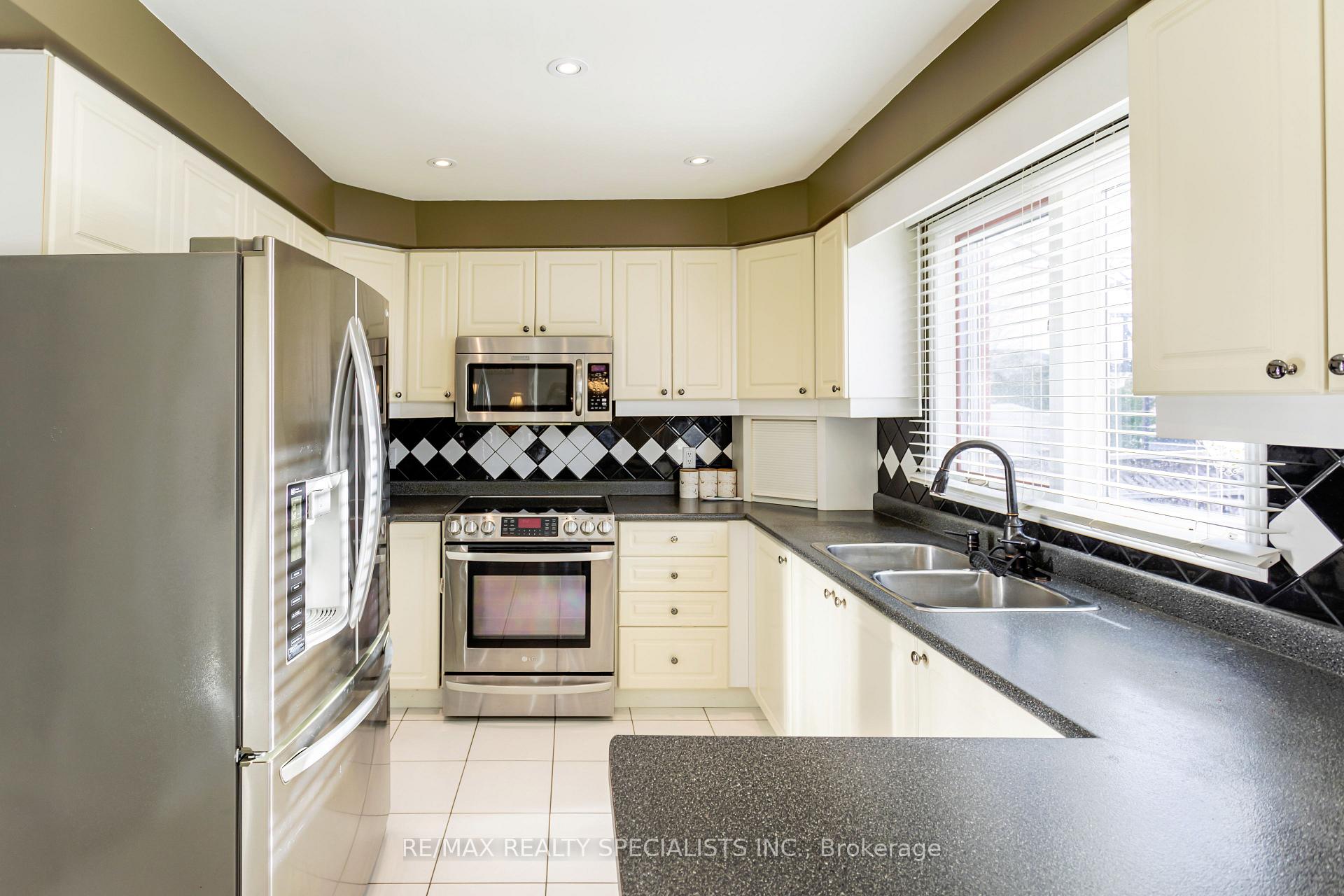 Photo 15 of 39 Mountainberry Road, Brampton, Sandringham-Wellington — HOMEH