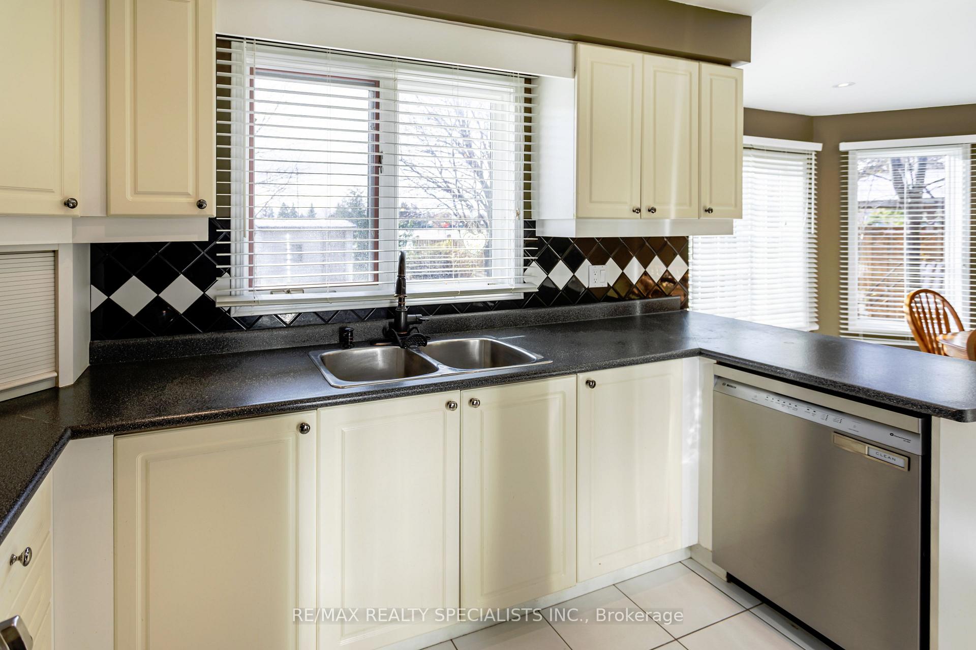 Photo 21 of 39 Mountainberry Road, Brampton, Sandringham-Wellington — HOMEH