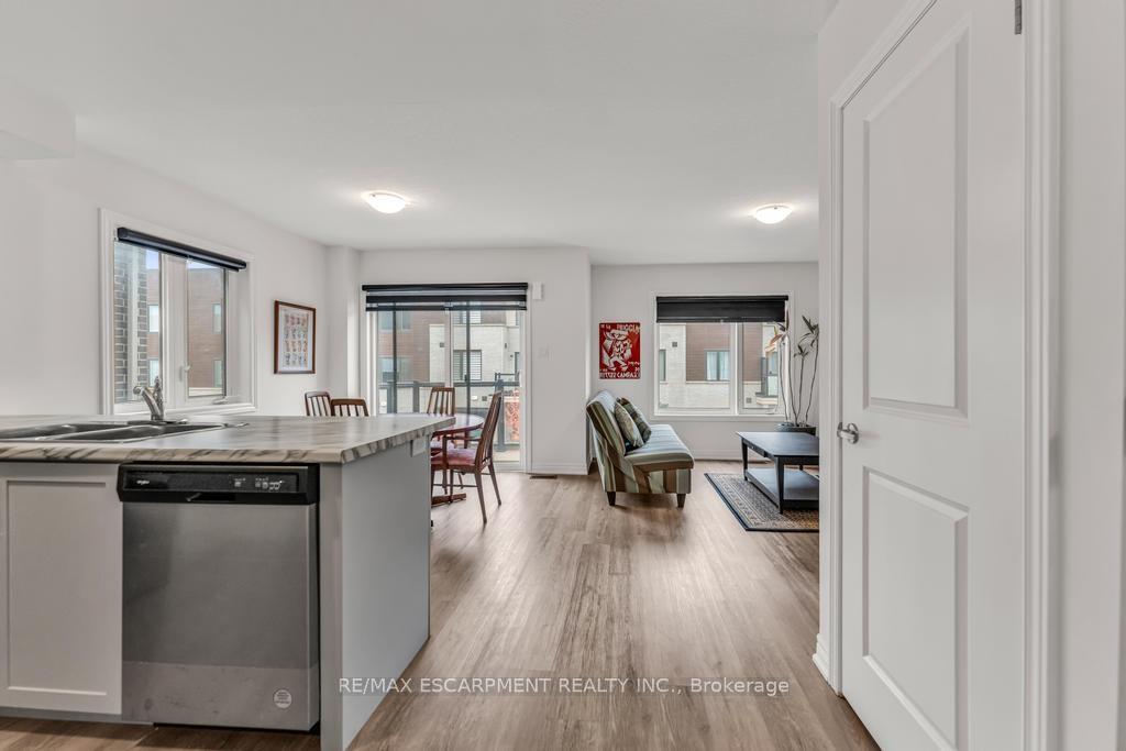 Photo 5 of 68 Dryden Lane, Hamilton, McQuesten — HOMEH