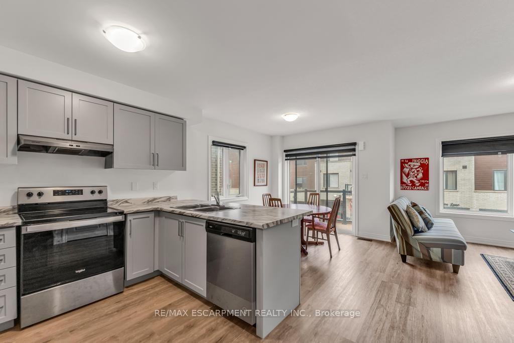 Photo 6 of 68 Dryden Lane, Hamilton, McQuesten — HOMEH