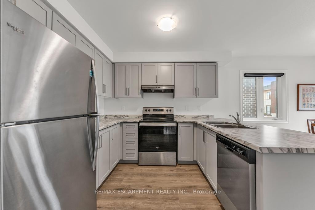 Photo 8 of 68 Dryden Lane, Hamilton, McQuesten — HOMEH