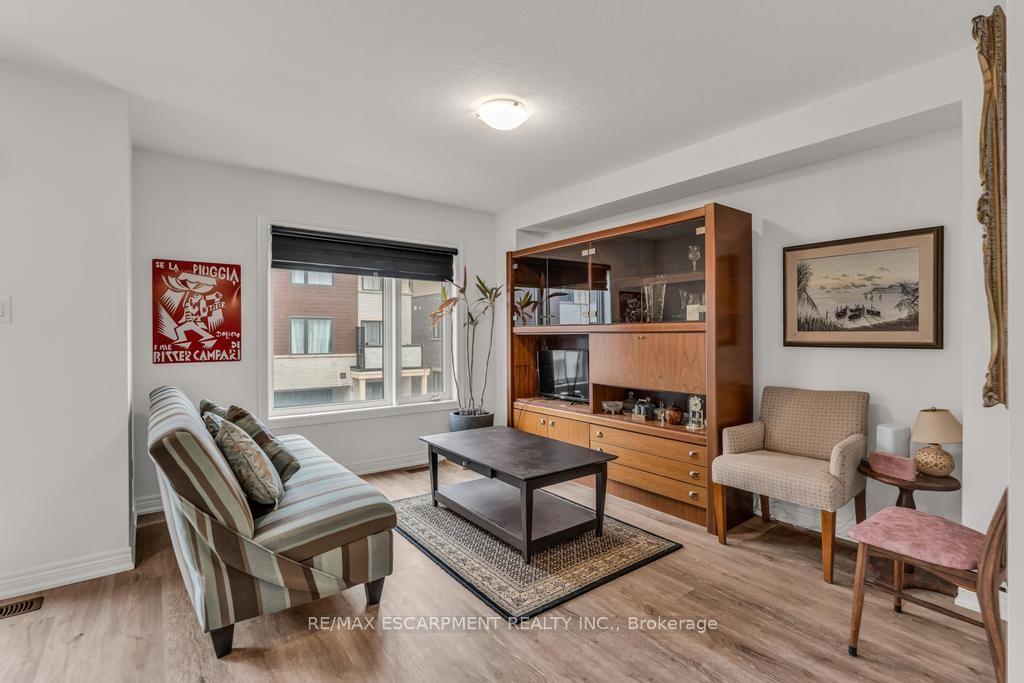 Photo 10 of 68 Dryden Lane, Hamilton, McQuesten — HOMEH