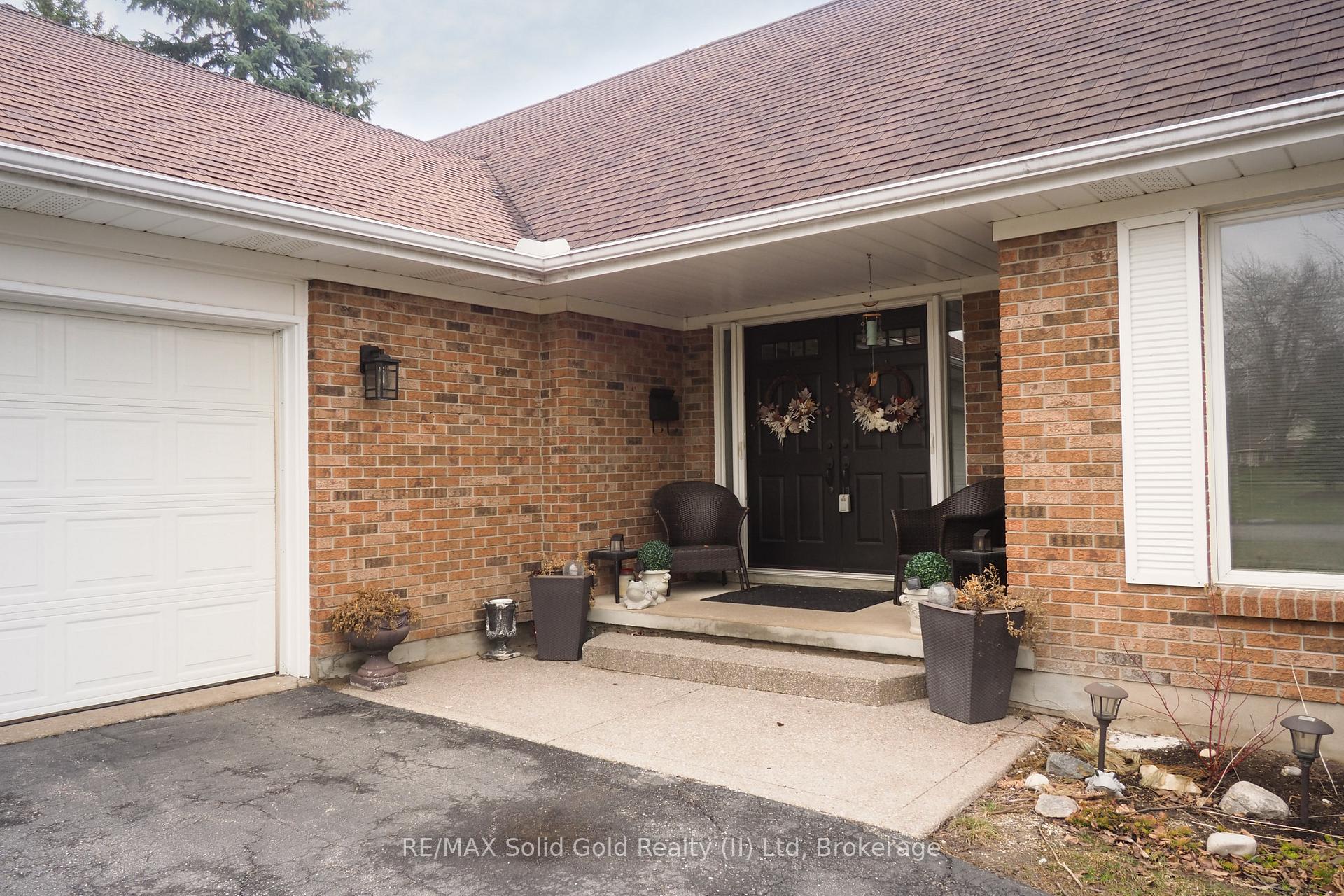 Photo 2 of 310 Roxton Drive, Waterloo — HOMEH