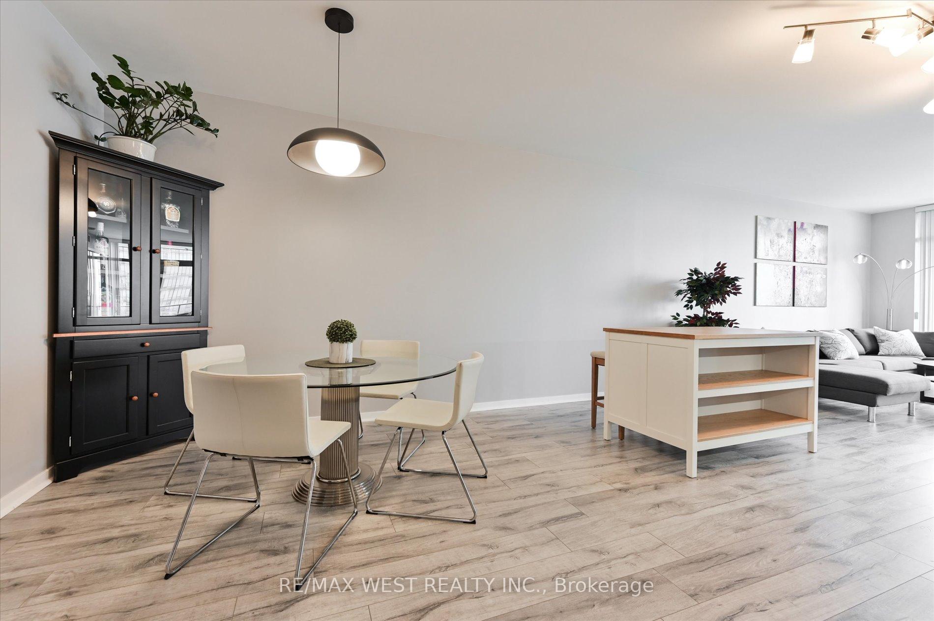 Photo 3 of Unit 2113, 103 The Queensway, Toronto, High Park-Swansea — HOMEH