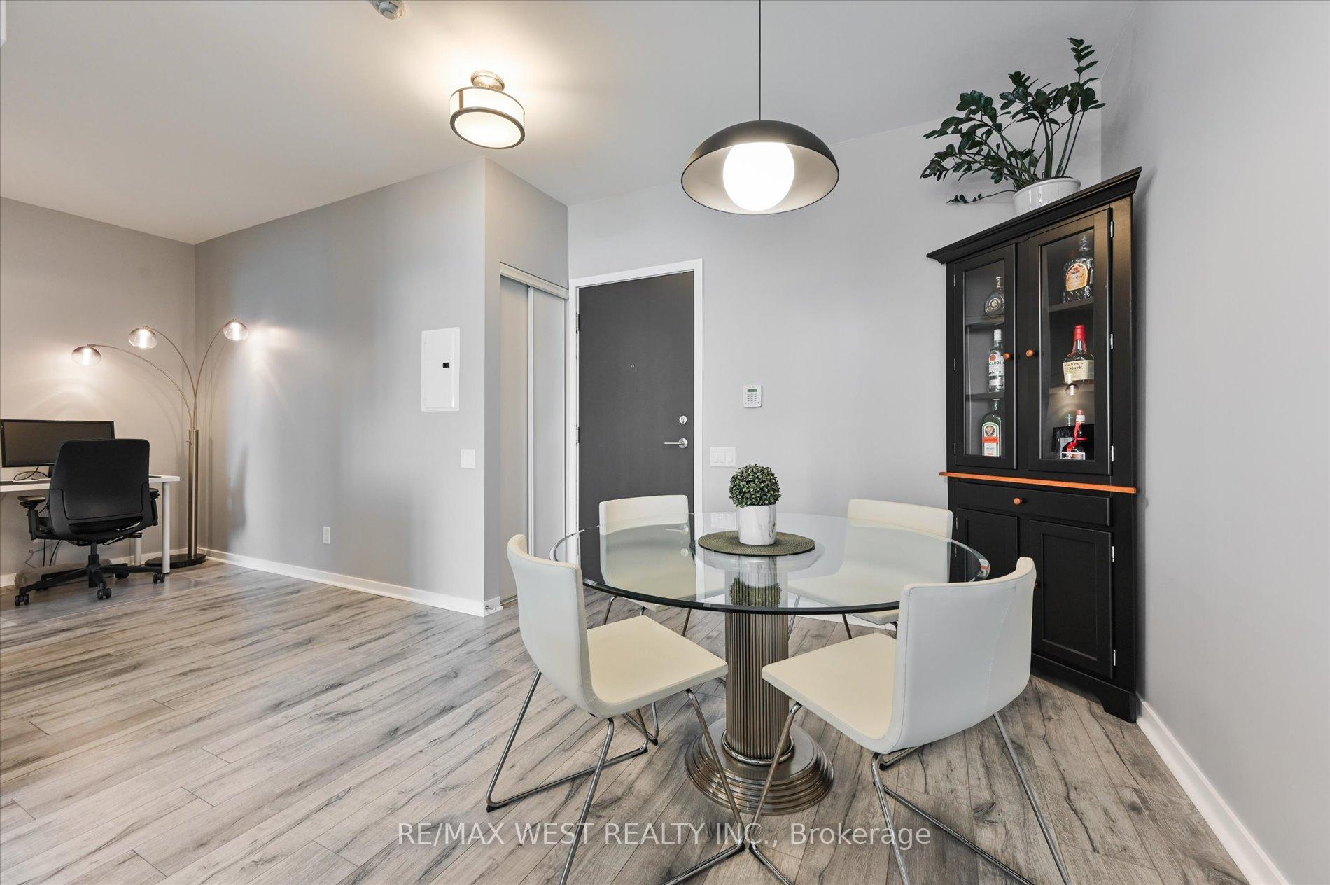 Photo 4 of Unit 2113, 103 The Queensway, Toronto, High Park-Swansea — HOMEH
