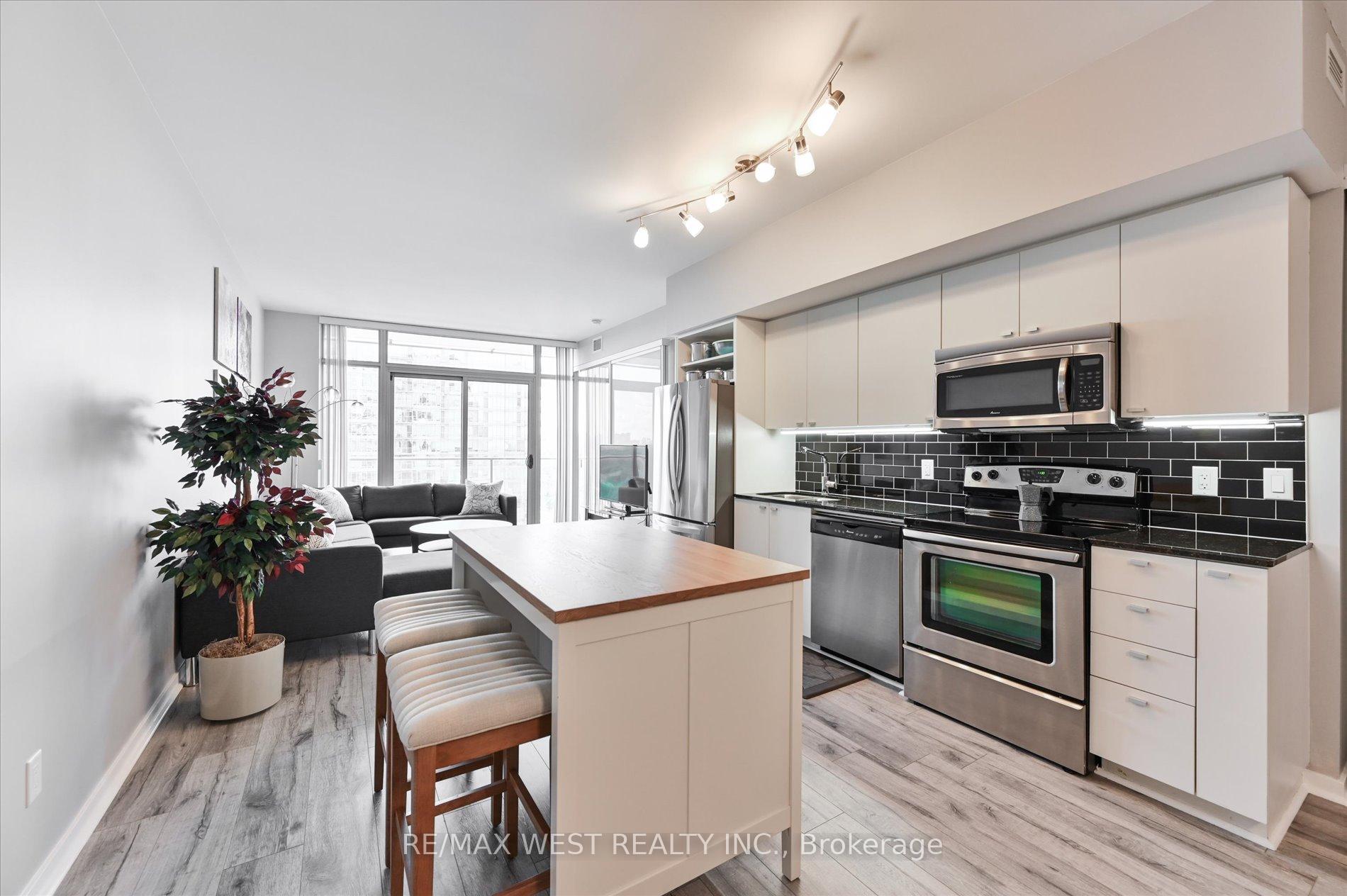 Photo 13 of Unit 2113, 103 The Queensway, Toronto, High Park-Swansea — HOMEH
