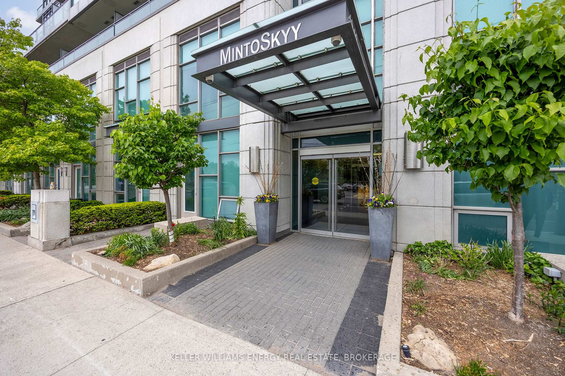 Photo 3 of Unit 1008, 1048 Broadview Avenue, Toronto, Broadview North — HOMEH