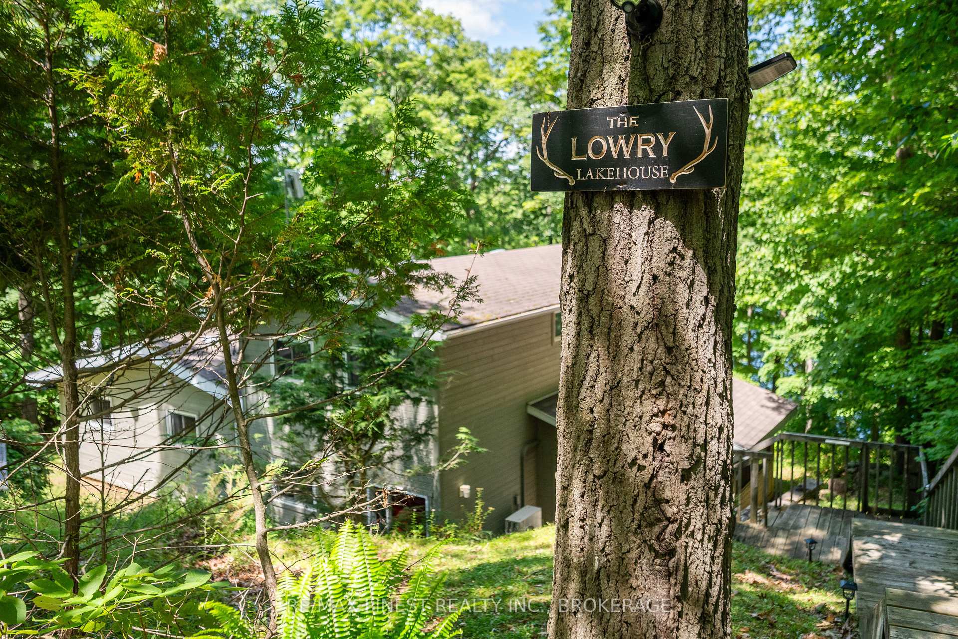 Photo 4 of 32 Oakwood Lane, Frontenac, Frontenac South — HOMEH