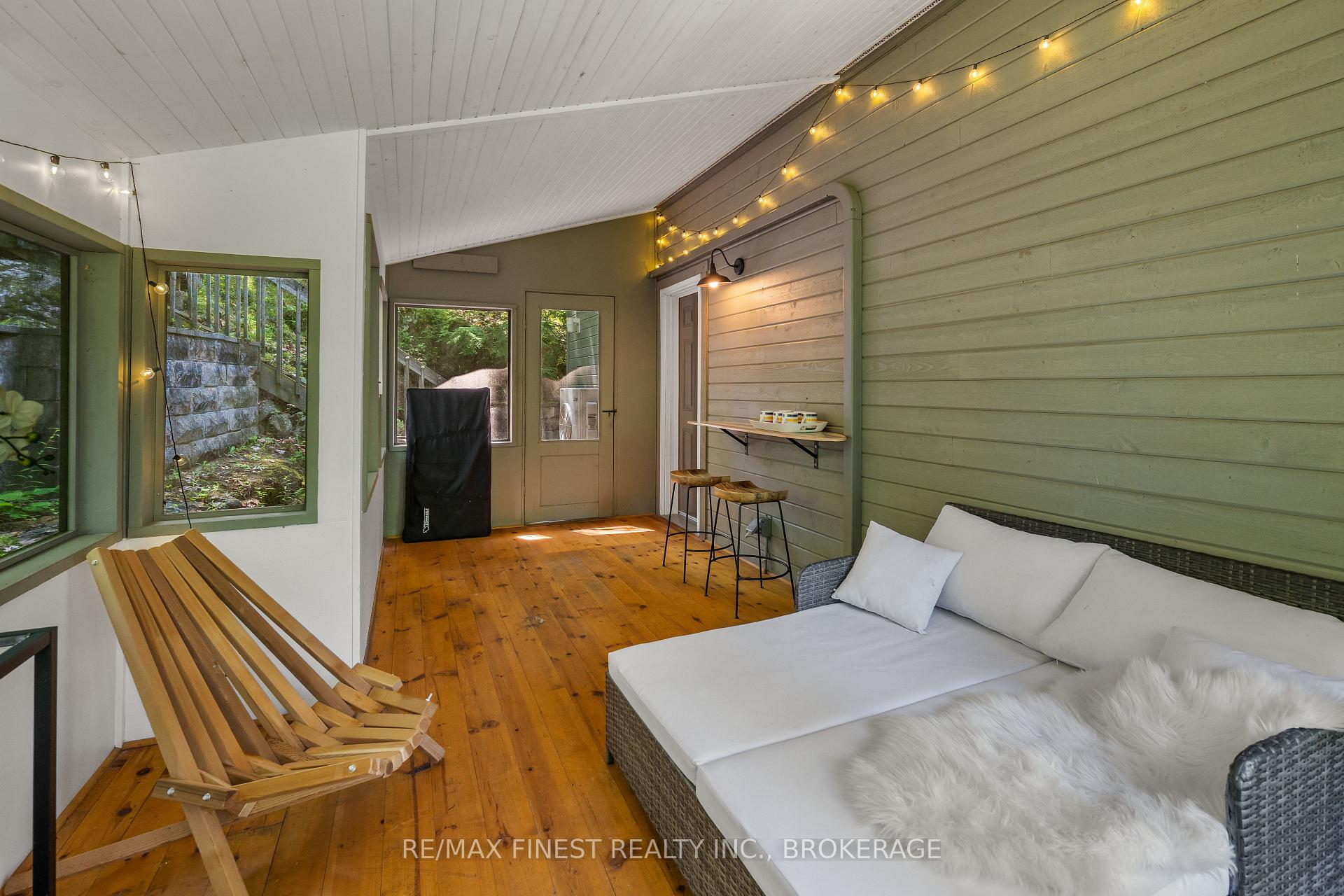 Photo 8 of 32 Oakwood Lane, Frontenac, Frontenac South — HOMEH