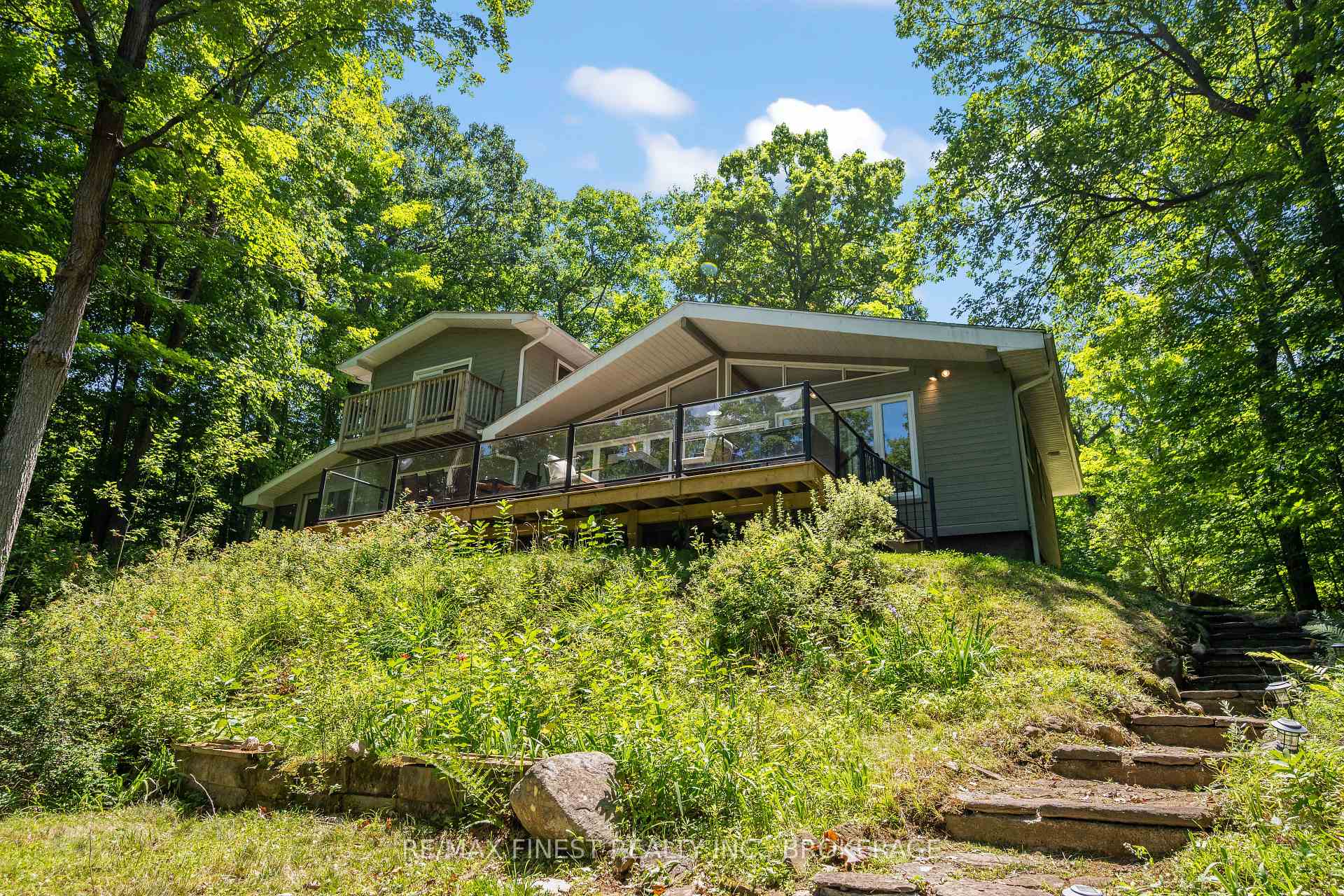 Photo 34 of 32 Oakwood Lane, Frontenac, Frontenac South — HOMEH
