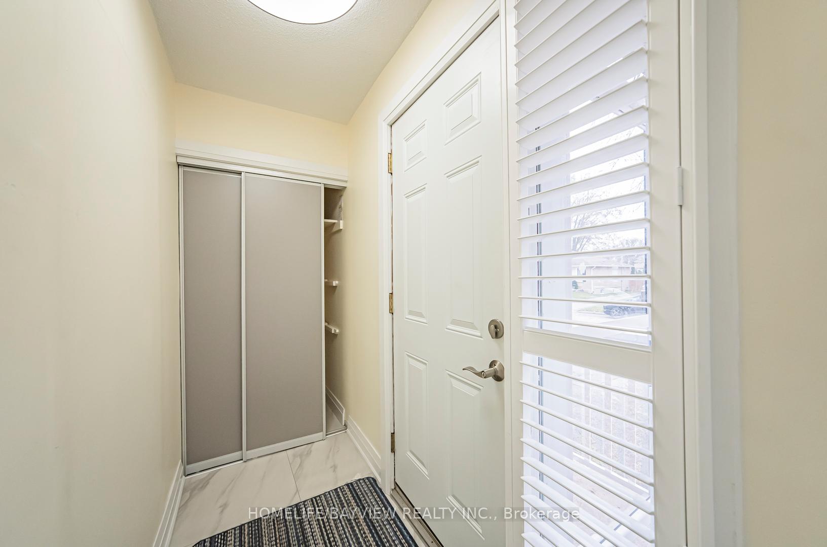 Photo 3 of 58 Collins Crescent, Aurora, Aurora Heights — HOMEH