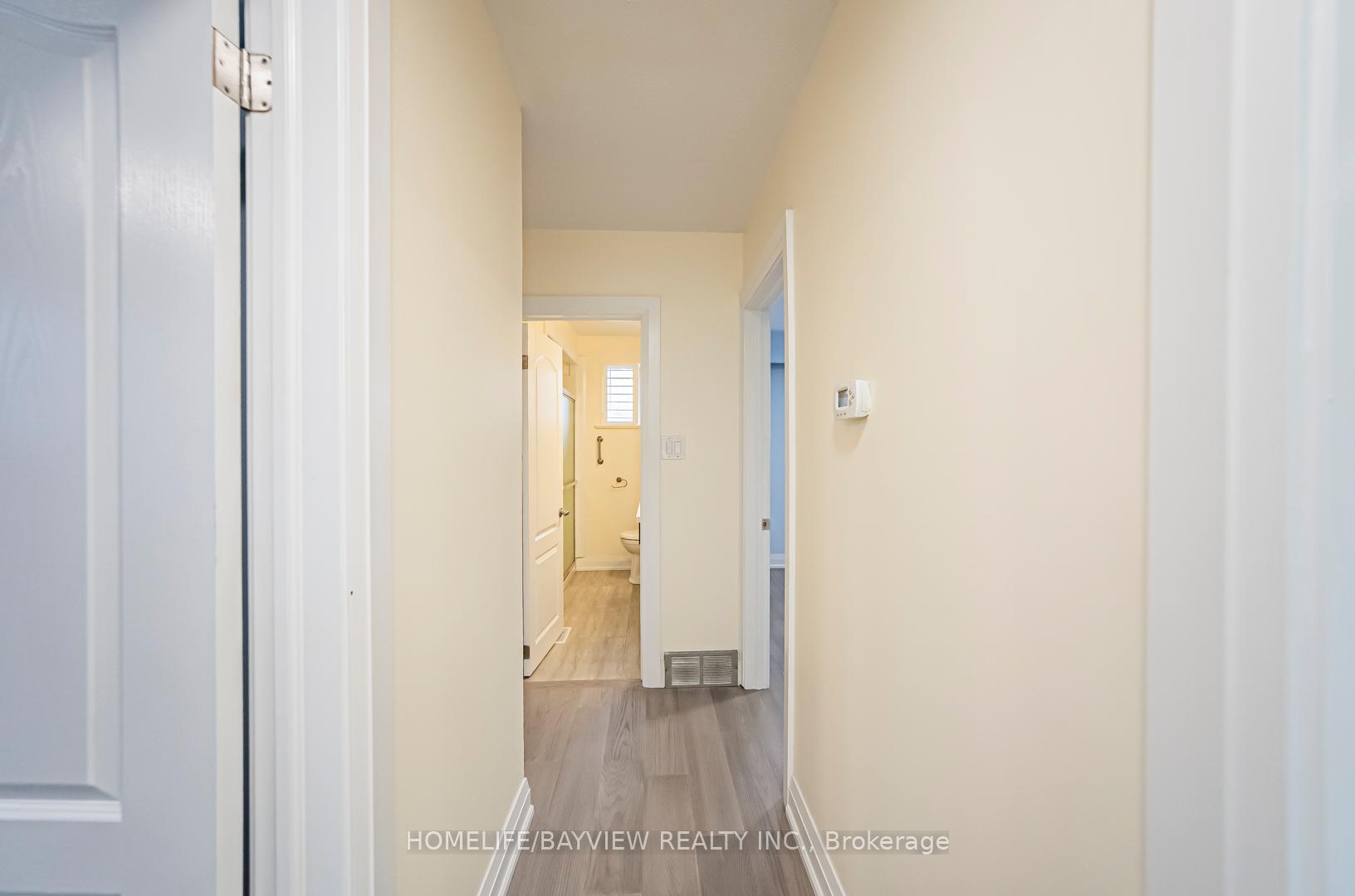Photo 9 of 58 Collins Crescent, Aurora, Aurora Heights — HOMEH