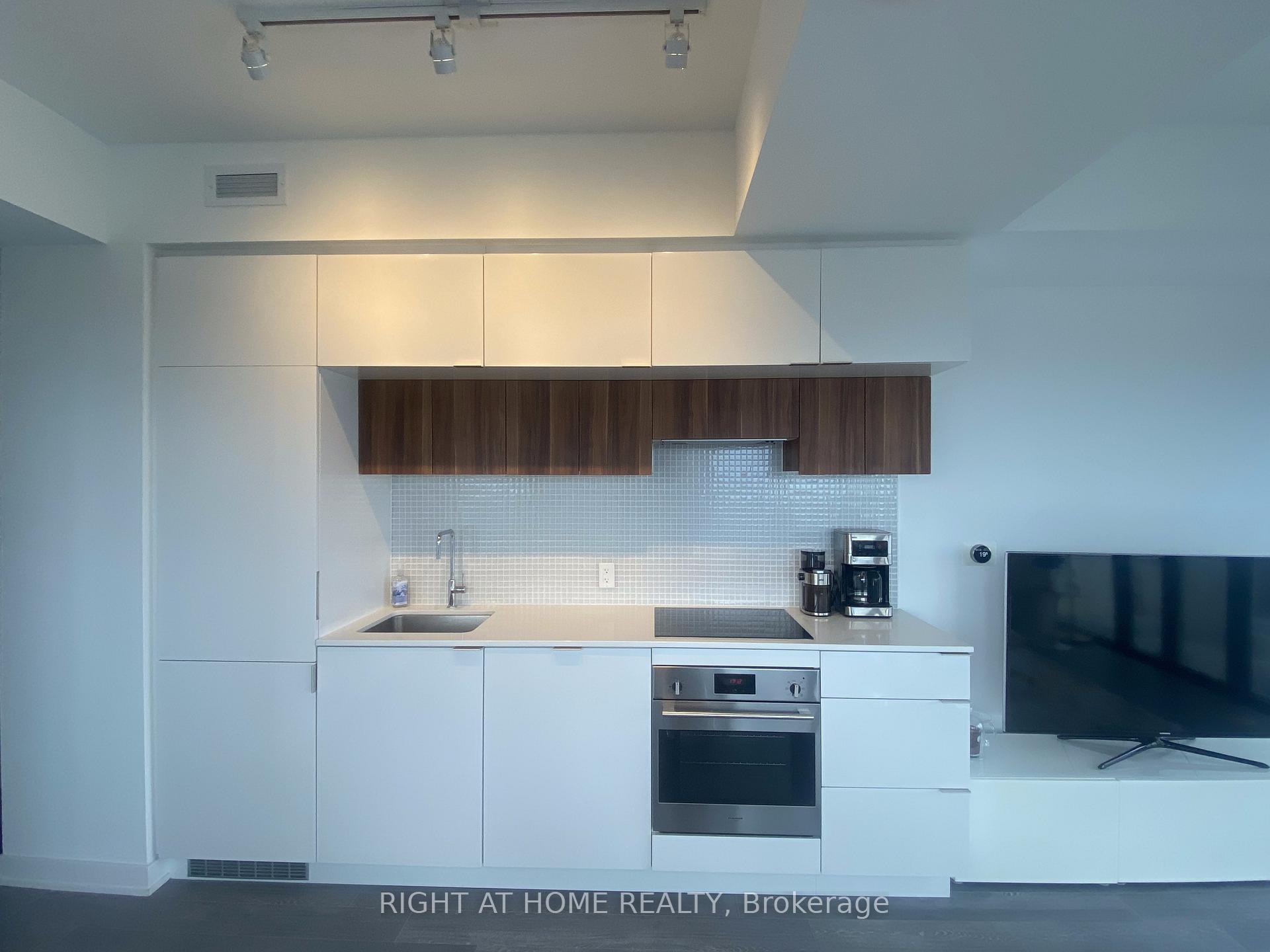 Photo 10 of Unit 2309, 185 Roehampton Avenue, Toronto, Mount Pleasant West — HOMEH