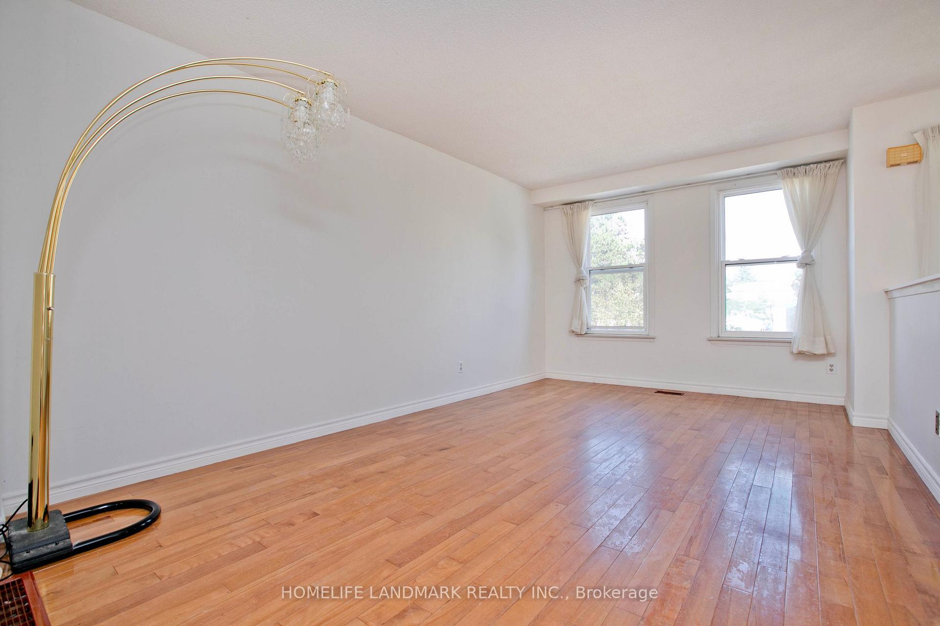 Photo 2 of 1806 John Street, Markham, Bayview Fairway-Bayview Country Club Estates — HOMEH