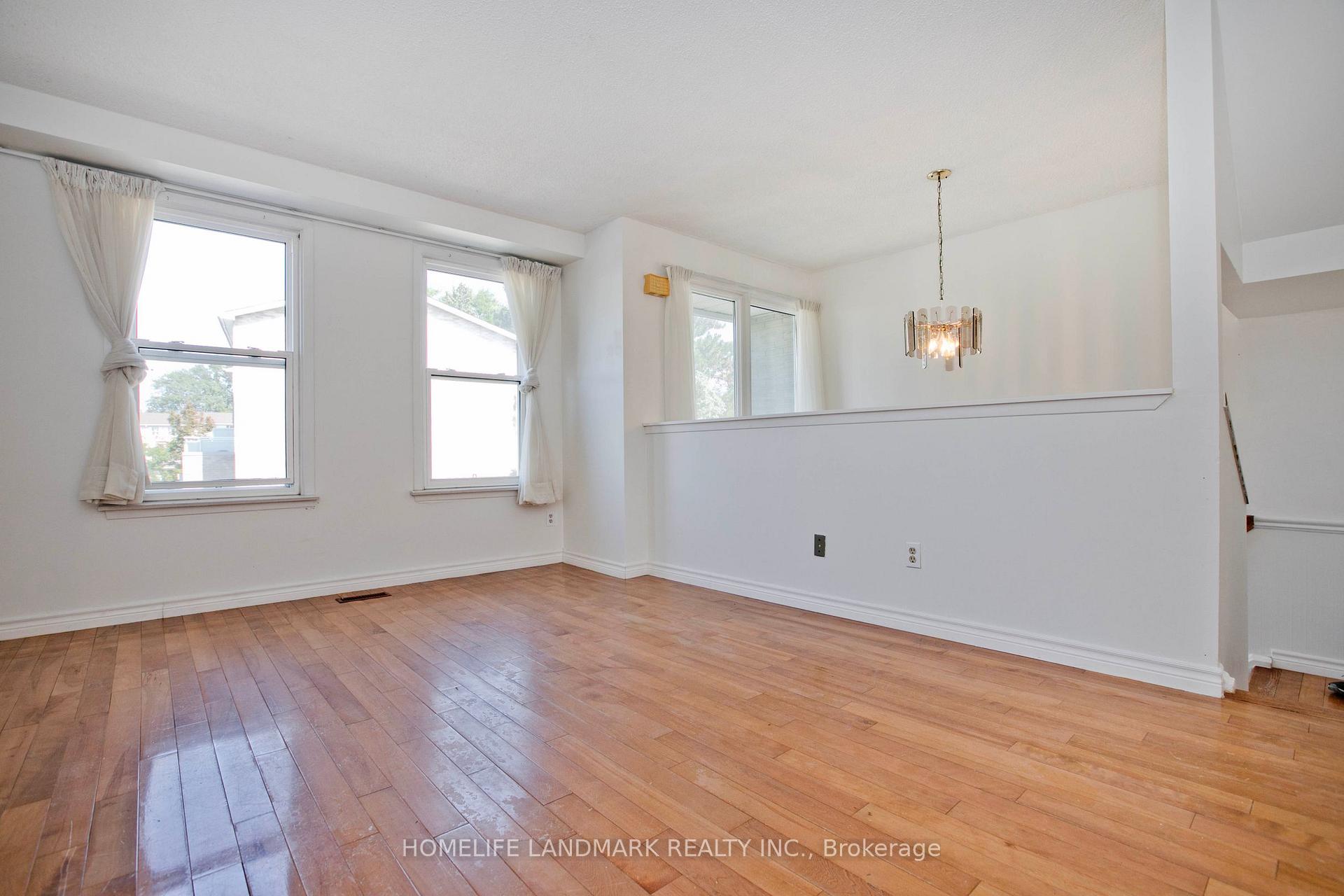 Photo 4 of 1806 John Street, Markham, Bayview Fairway-Bayview Country Club Estates — HOMEH