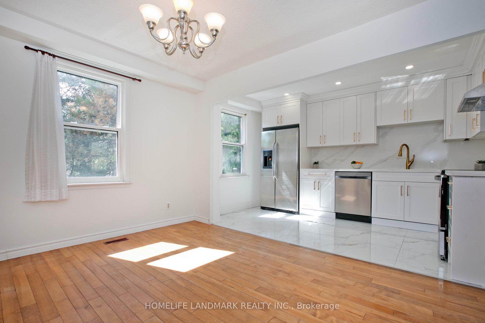Photo 5 of 1806 John Street, Markham, Bayview Fairway-Bayview Country Club Estates — HOMEH