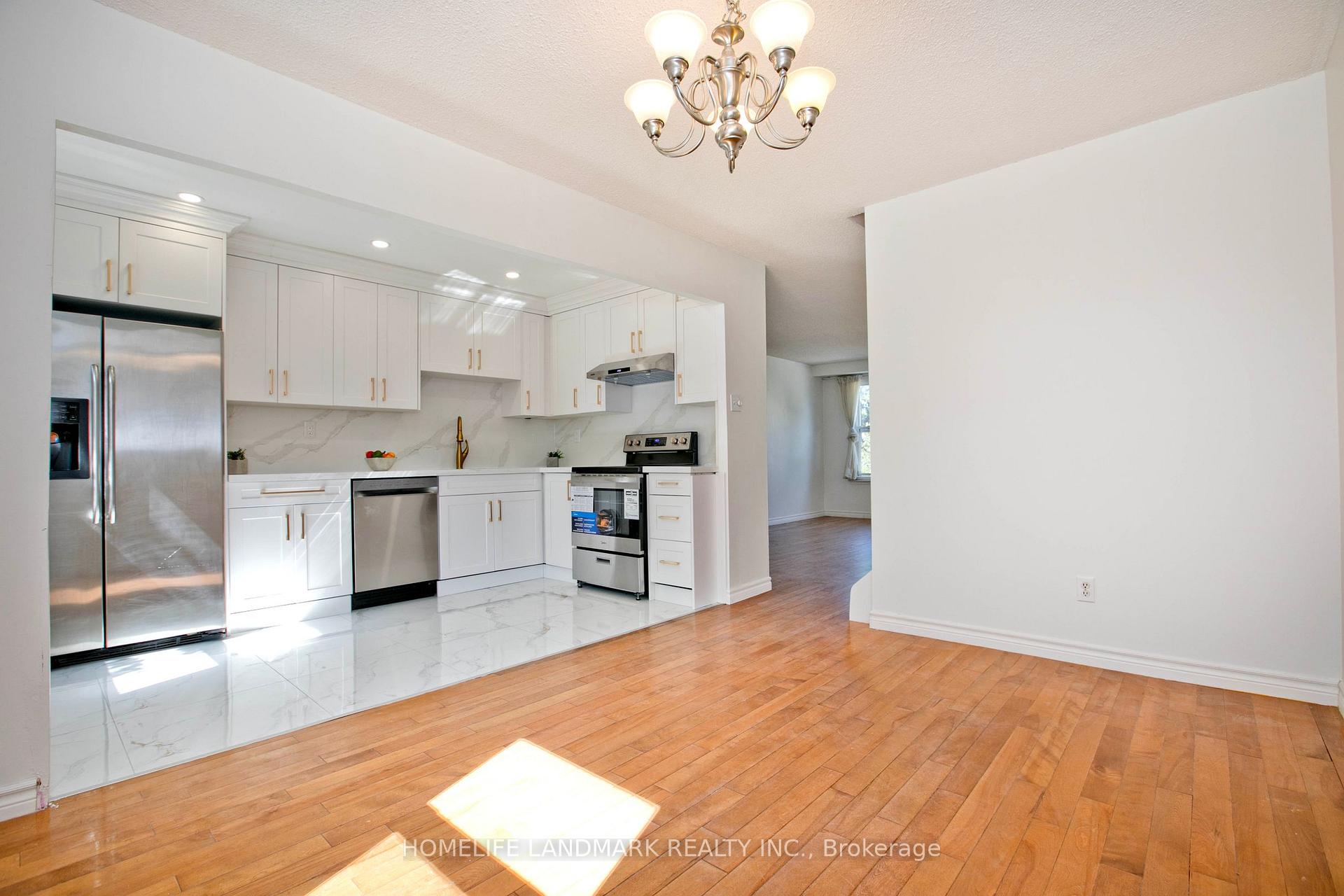 Photo 6 of 1806 John Street, Markham, Bayview Fairway-Bayview Country Club Estates — HOMEH