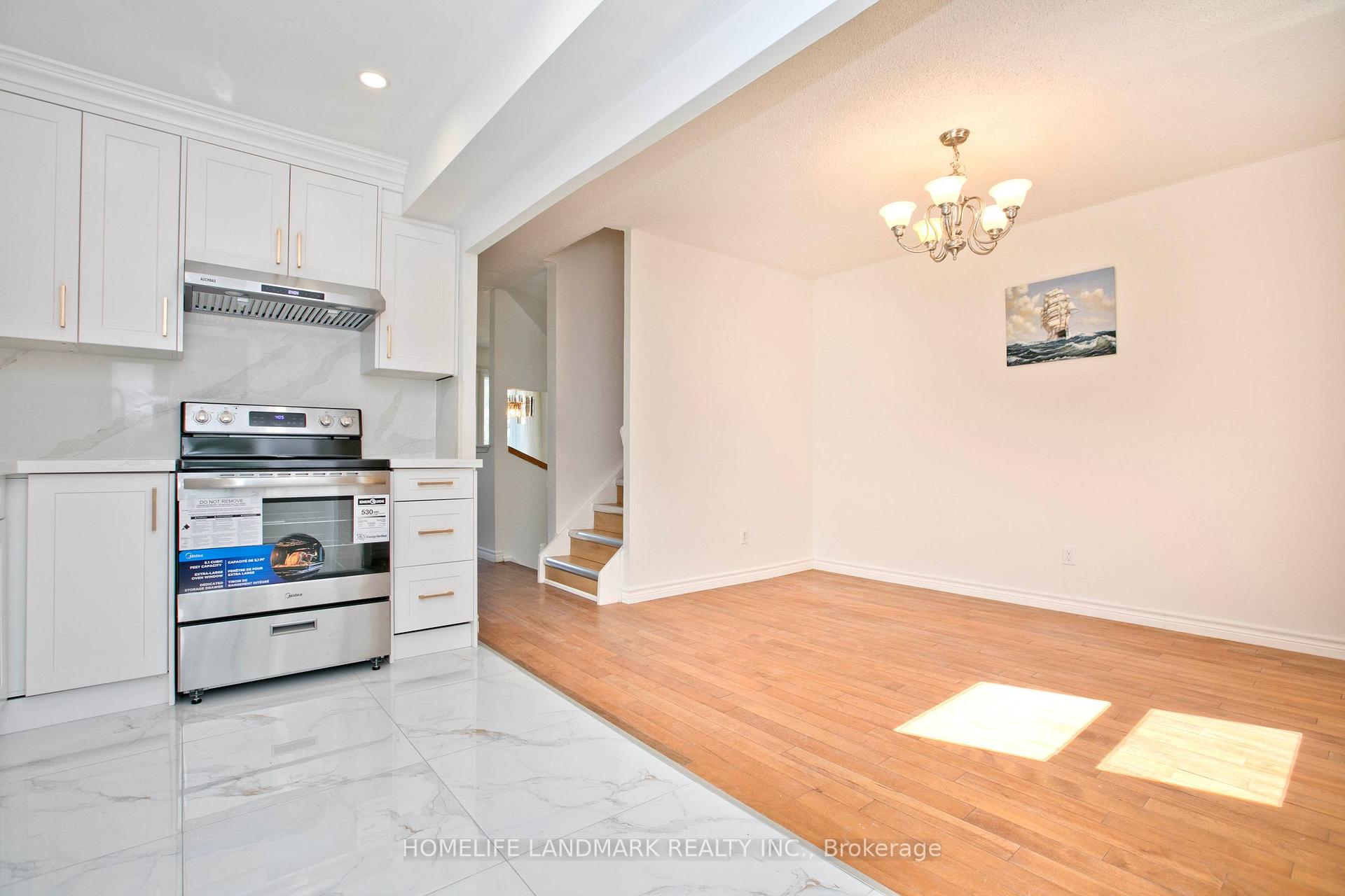 Photo 9 of 1806 John Street, Markham, Bayview Fairway-Bayview Country Club Estates — HOMEH