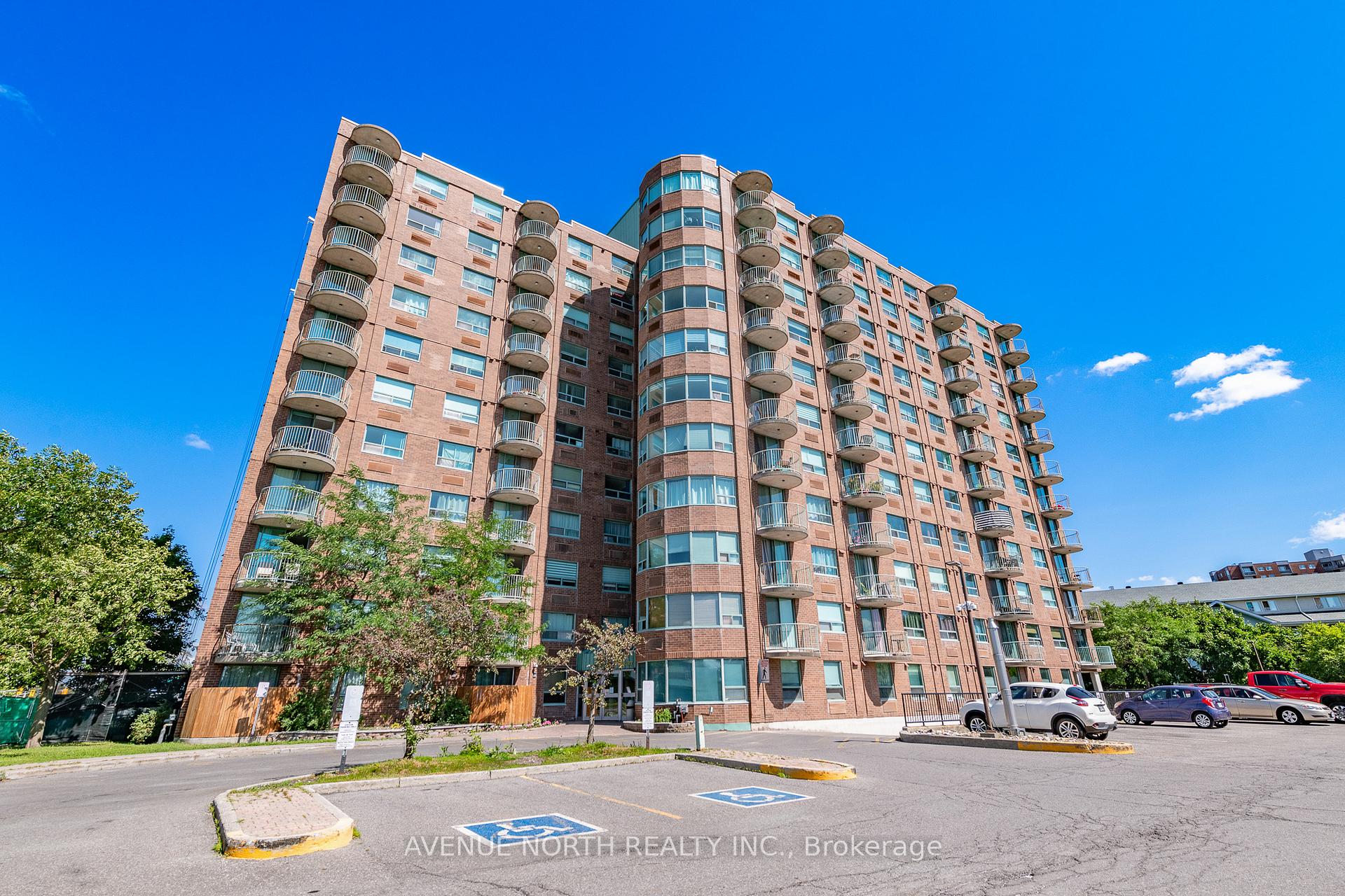 Front of Unit 601, 1440 Heron Road