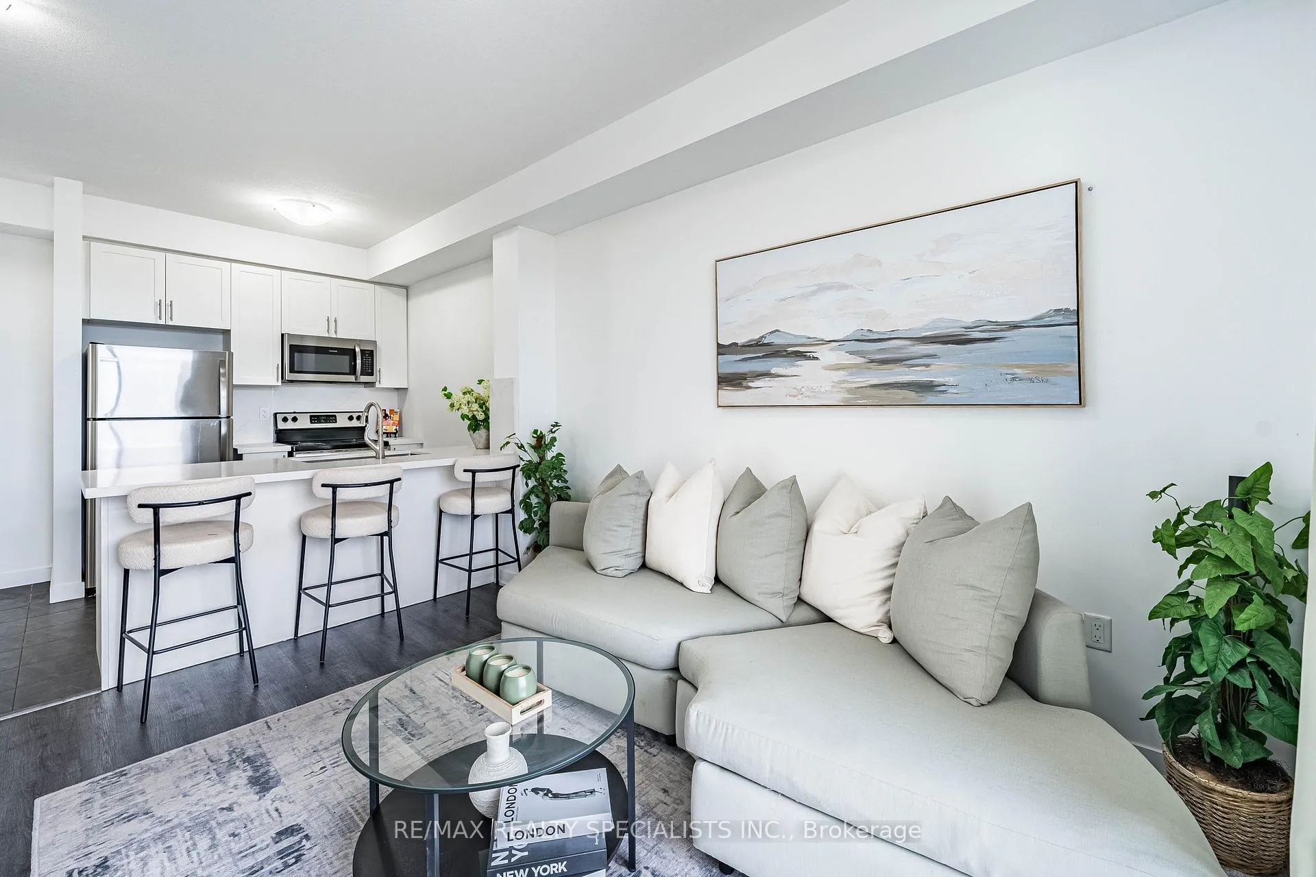 Front of Unit 337, 125 Shoreview Place