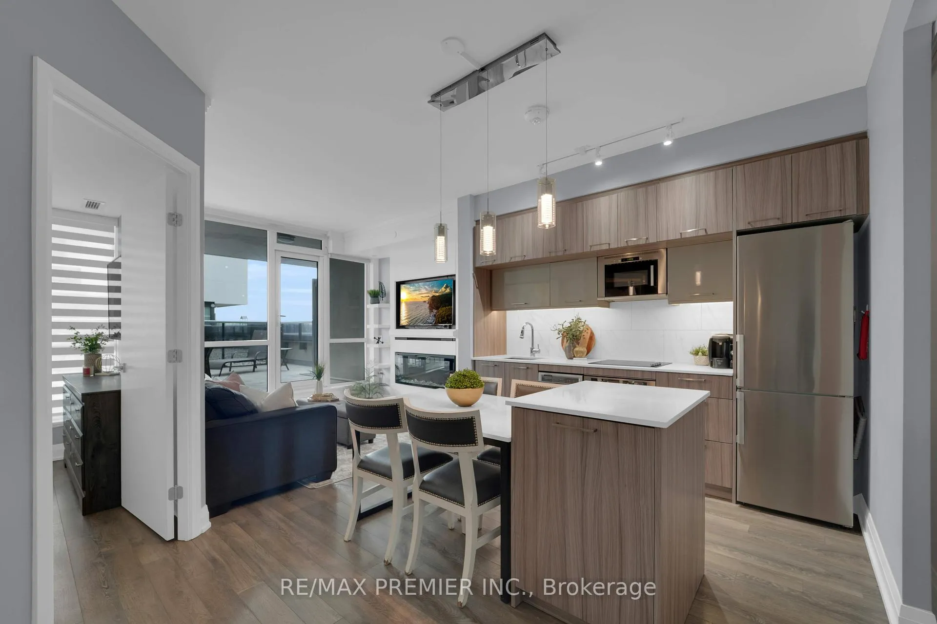 Photo 6 of Unit 426, 4800 Highway 7, Vaughan, East Woodbridge — HOMEH