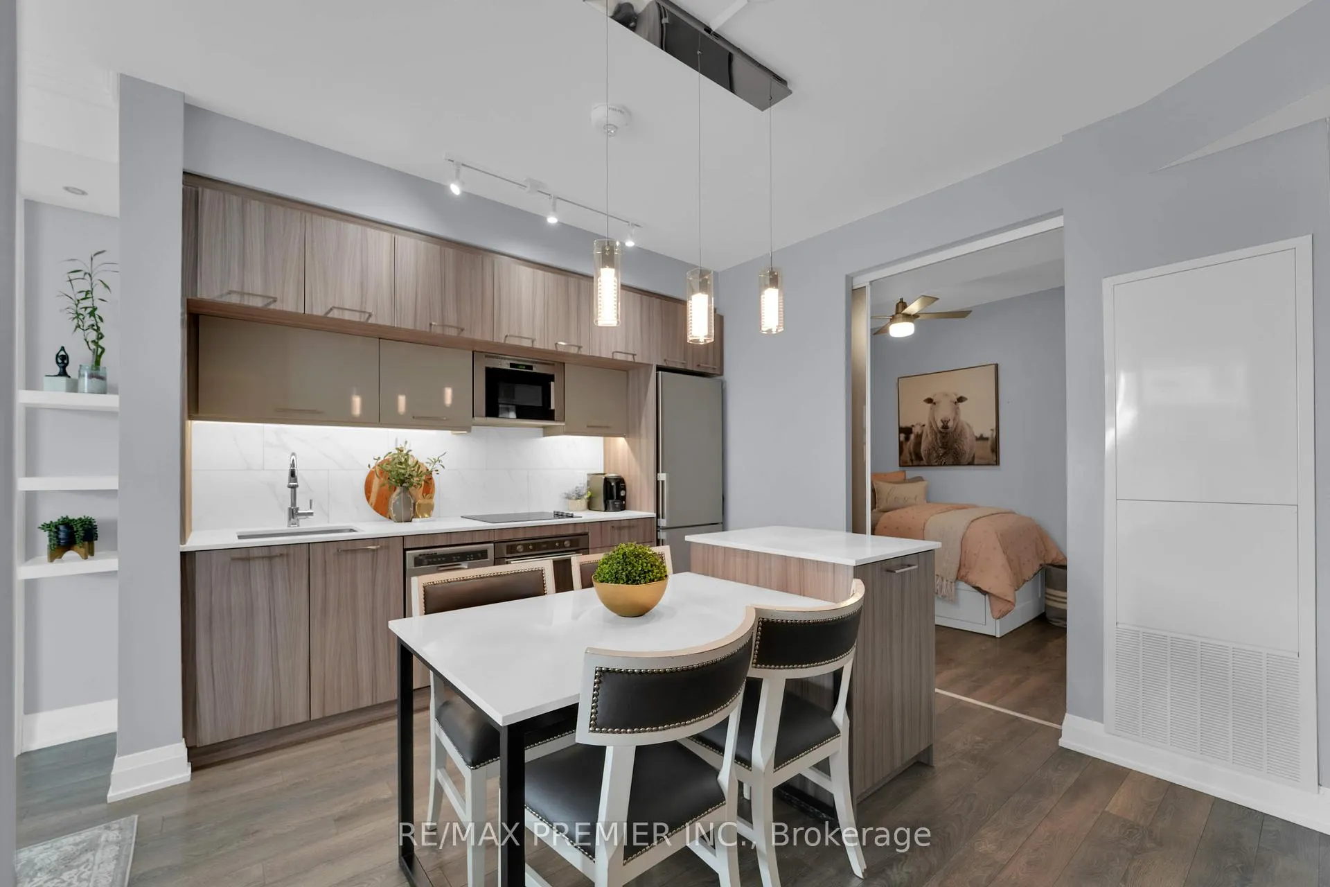 Photo 7 of Unit 426, 4800 Highway 7, Vaughan, East Woodbridge — HOMEH
