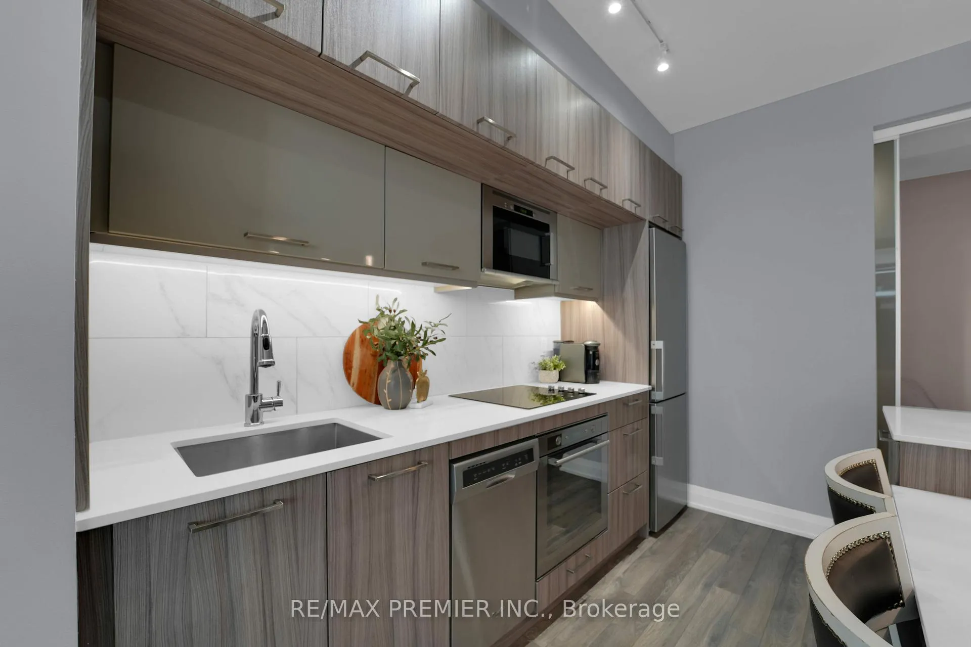 Photo 8 of Unit 426, 4800 Highway 7, Vaughan, East Woodbridge — HOMEH