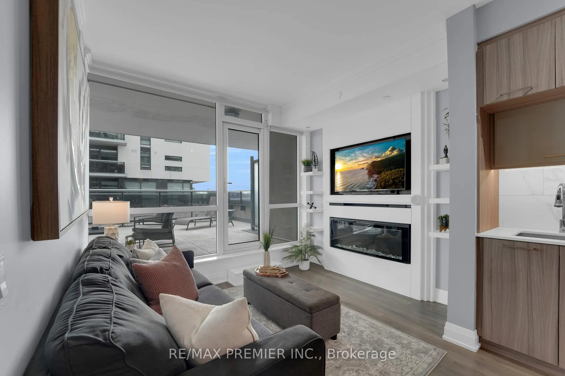 Photo 11 of Unit 426, 4800 Highway 7, Vaughan, East Woodbridge — HOMEH
